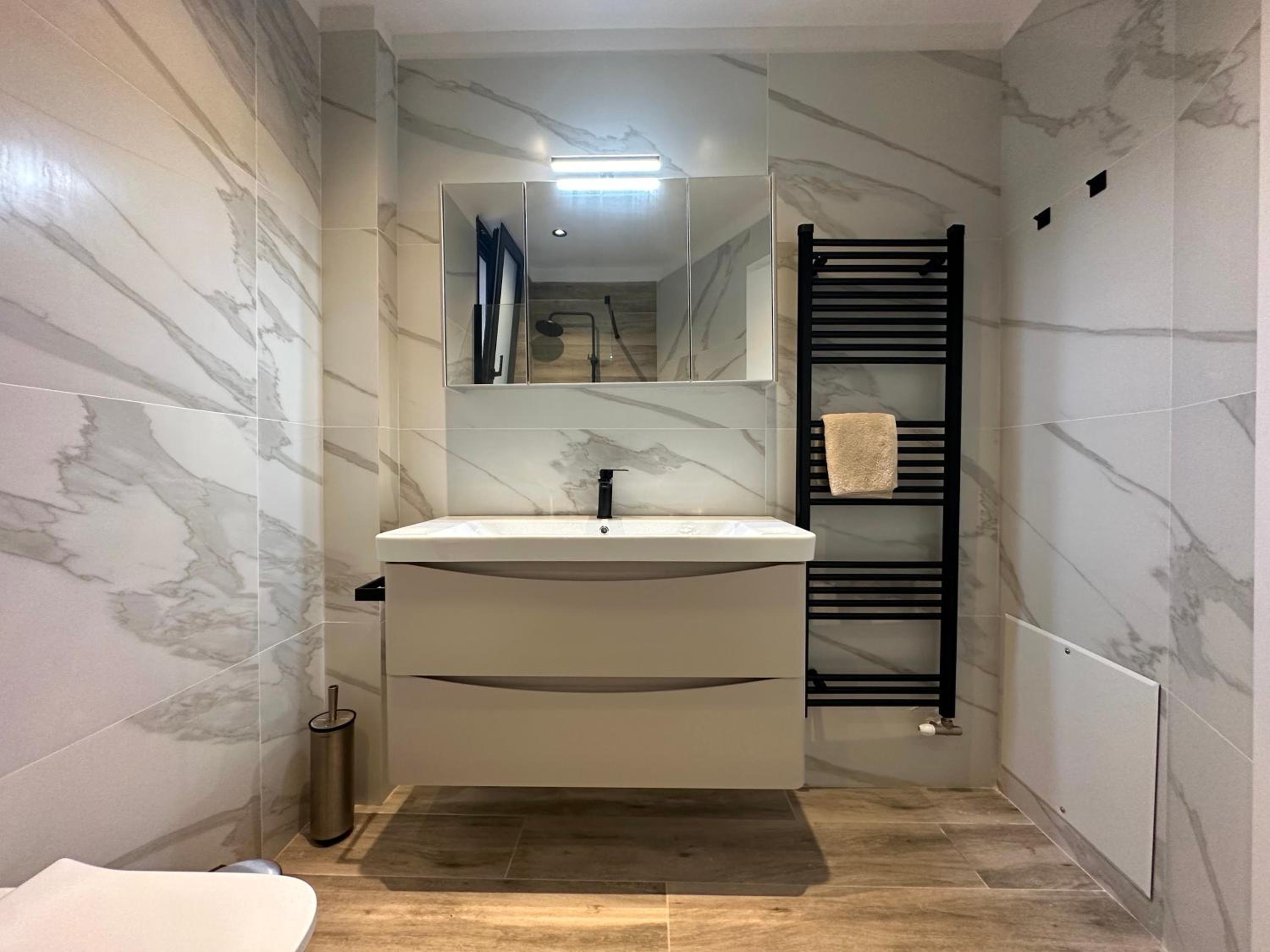 Sky Suite Apartments - Cloud9 in the City