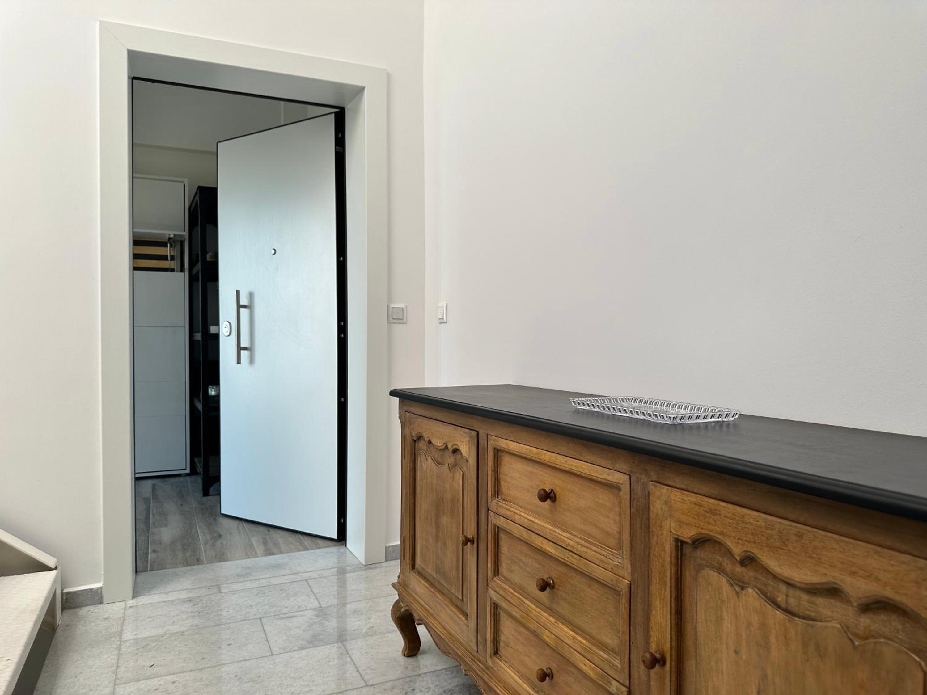 Sky Suite Apartments - Cloud9 in the City