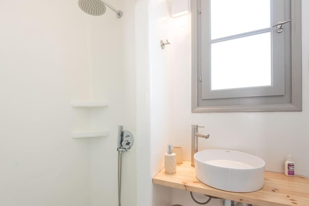 Swell S2 maisonette with private Jacuzzi in Naousa photo 4