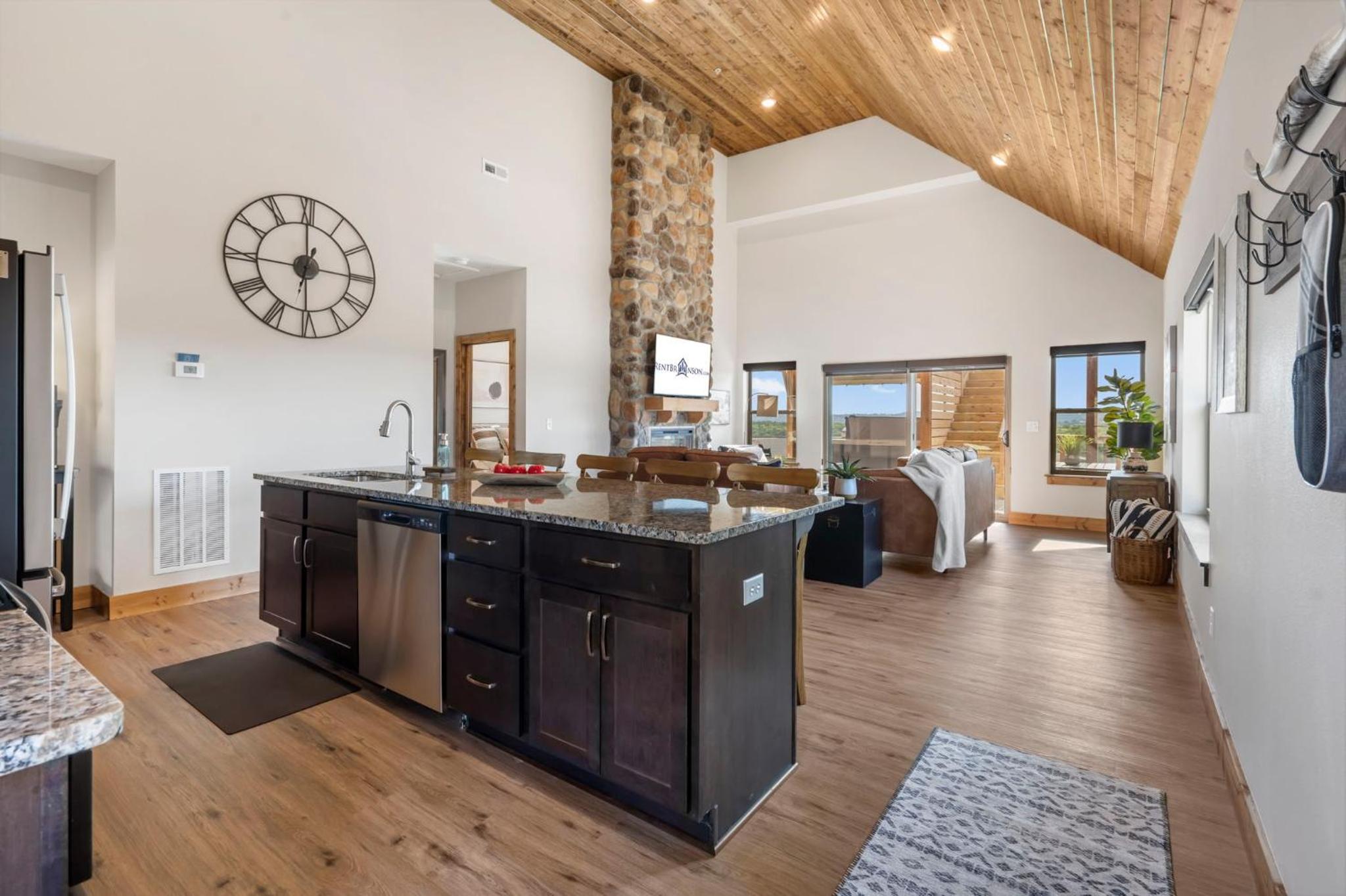Private Hot Tub-Free Attraction Tickets-Lake Lookout-Community Indoor & Outdoor Pools view 5