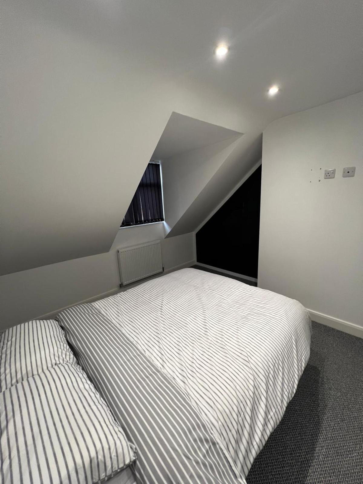 Fully ensuite room view 5