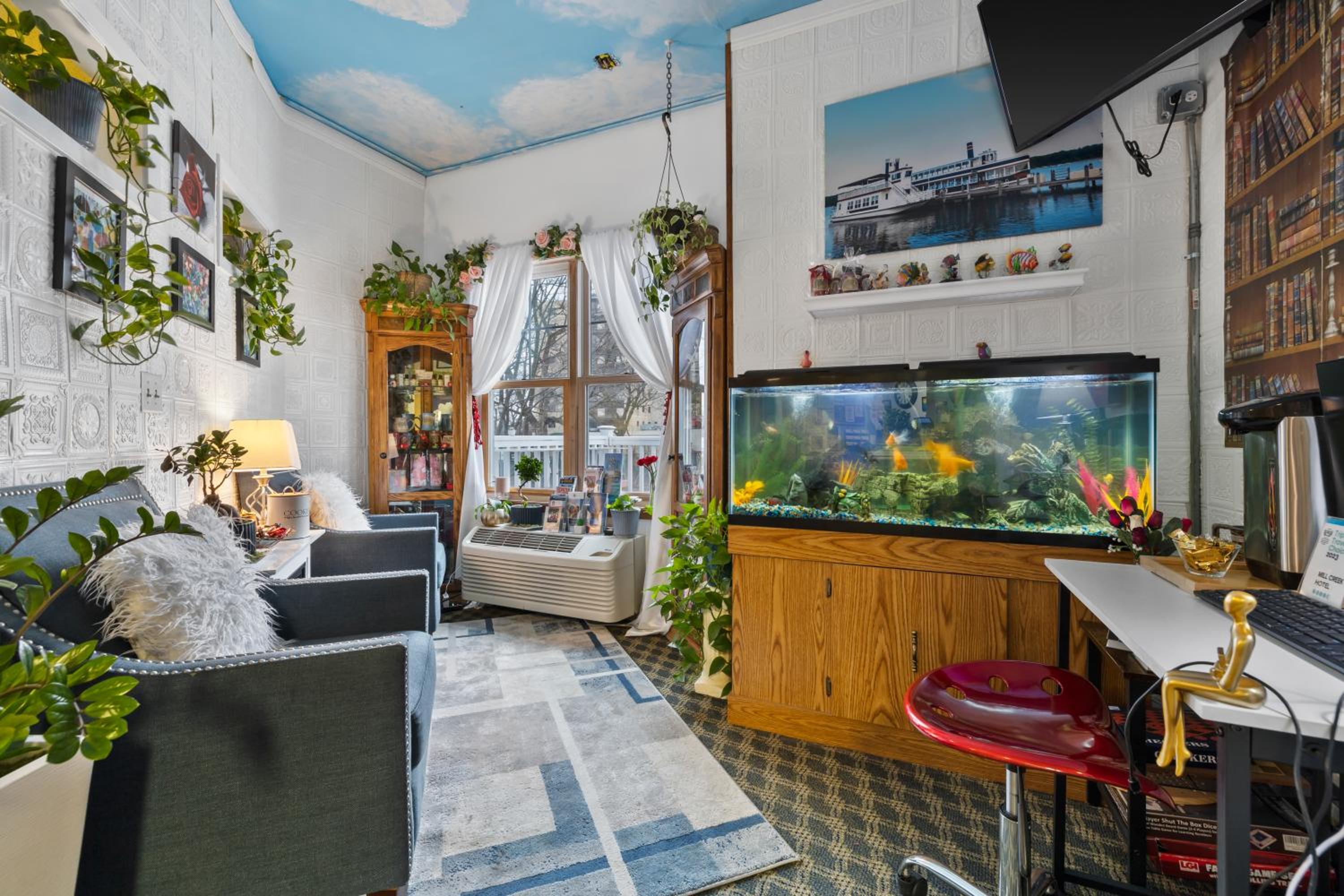 Mill Creek Hotel