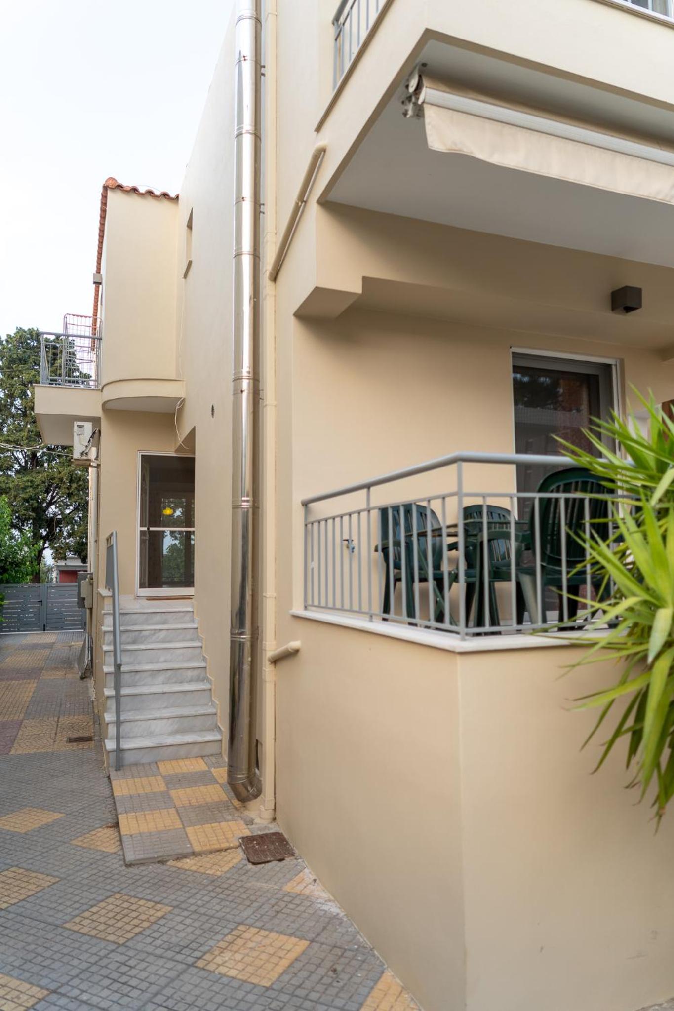 Comfortable 3-Bedroom Seaside Maisonette