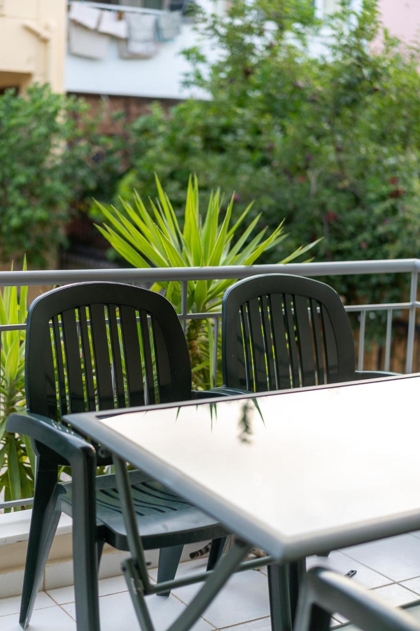 Comfortable 3-Bedroom Seaside Maisonette