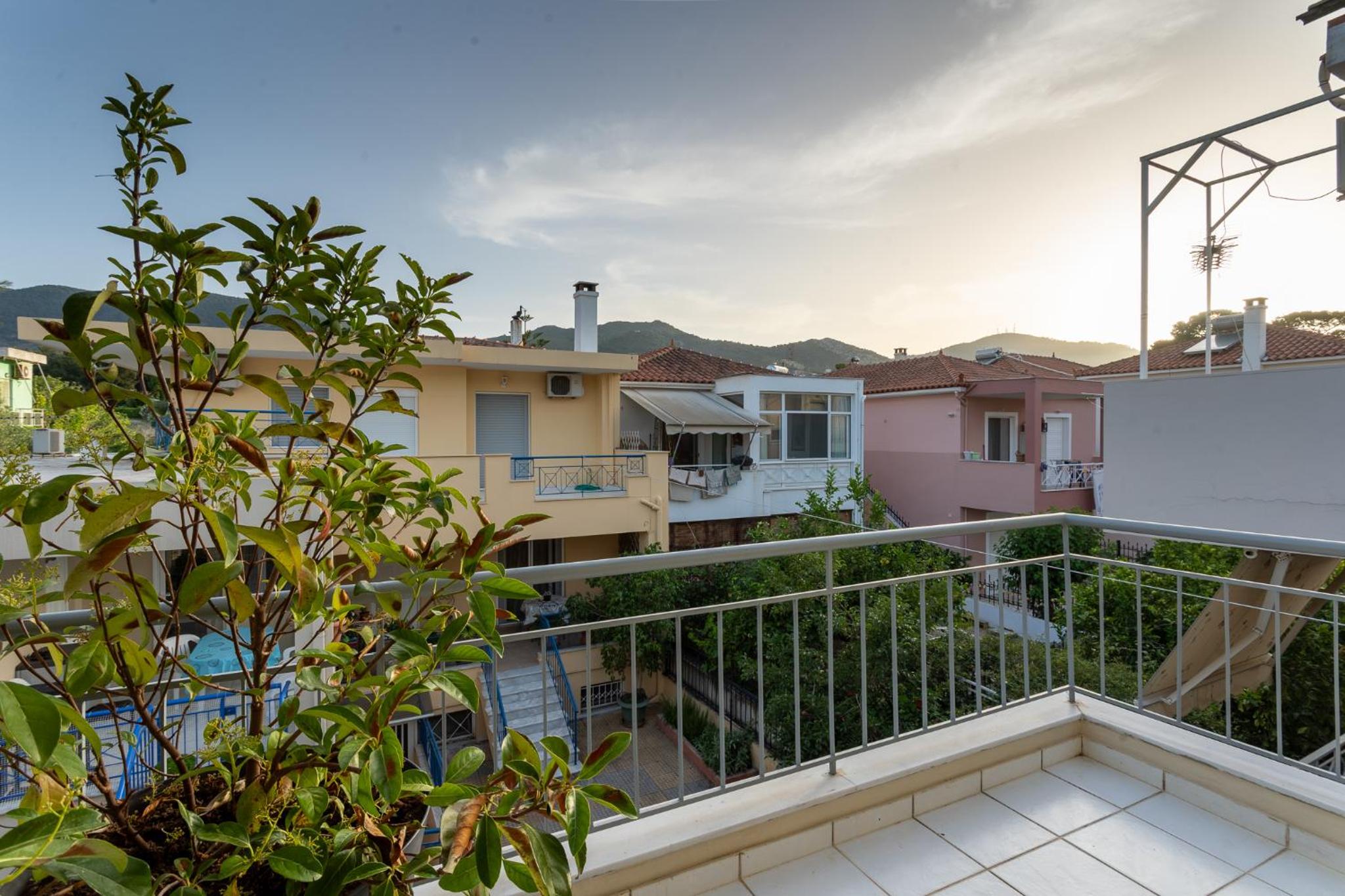Comfortable 3-Bedroom Seaside Maisonette
