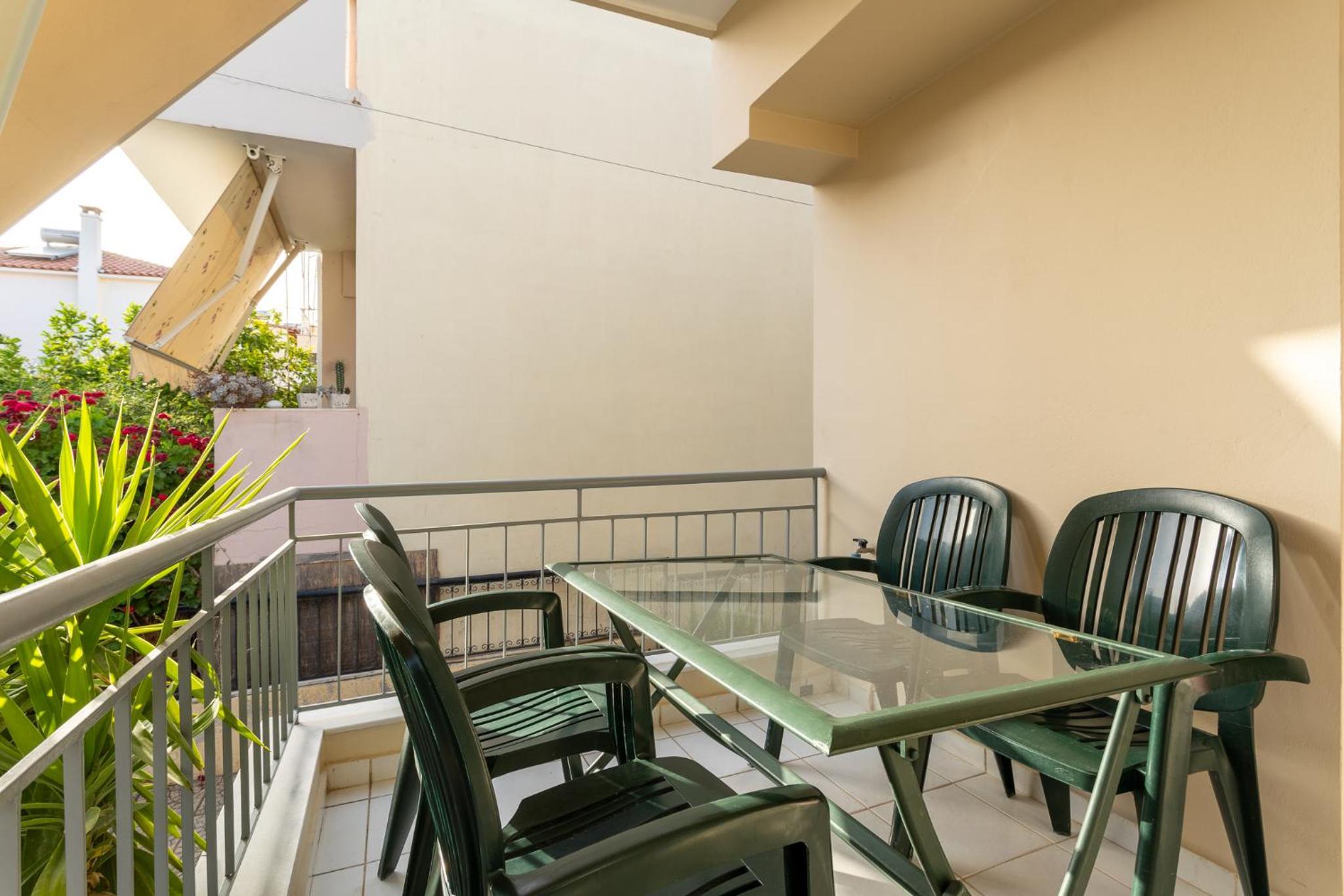Comfortable 3-Bedroom Seaside Maisonette