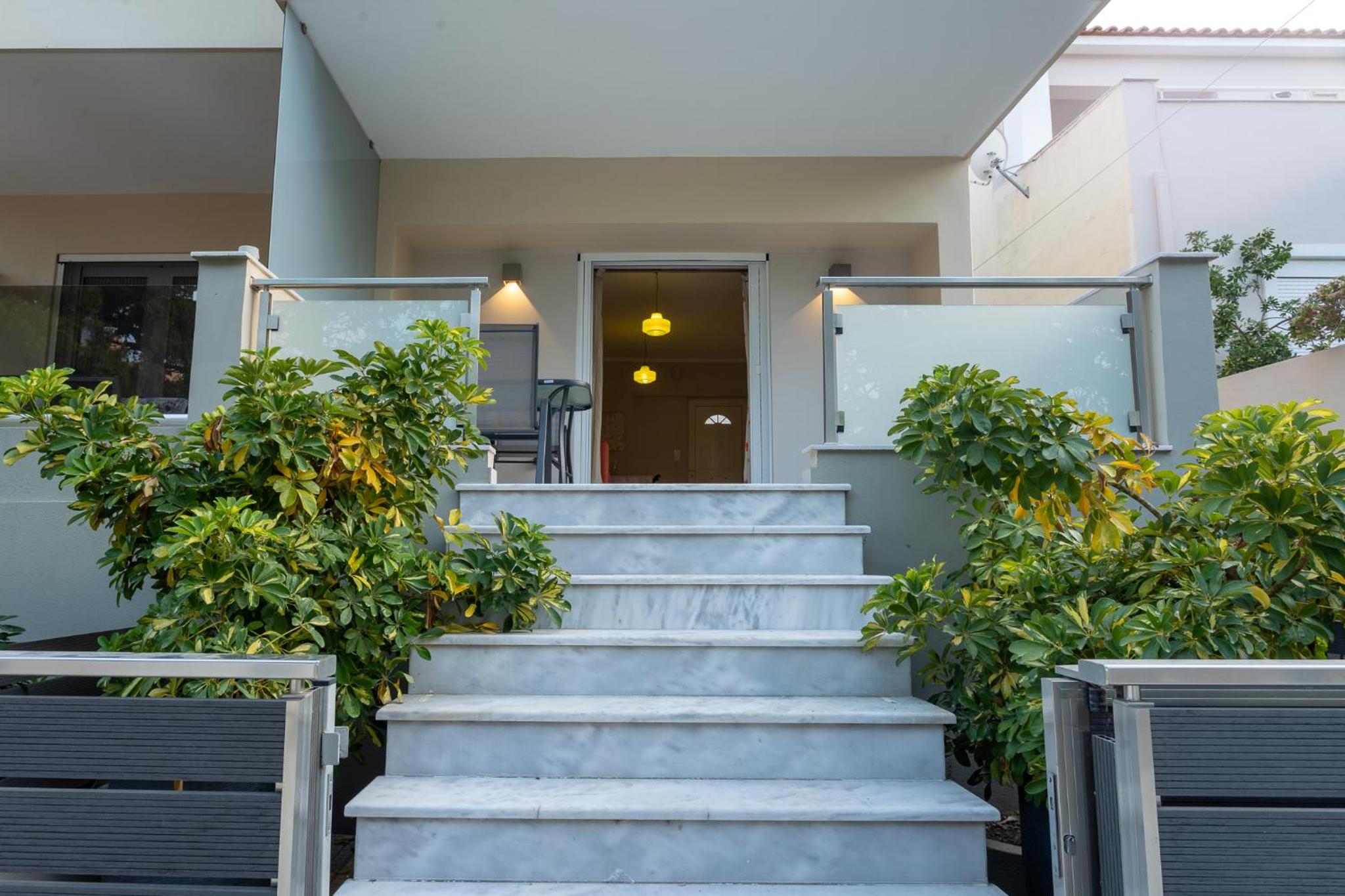 Comfortable 3-Bedroom Seaside Maisonette