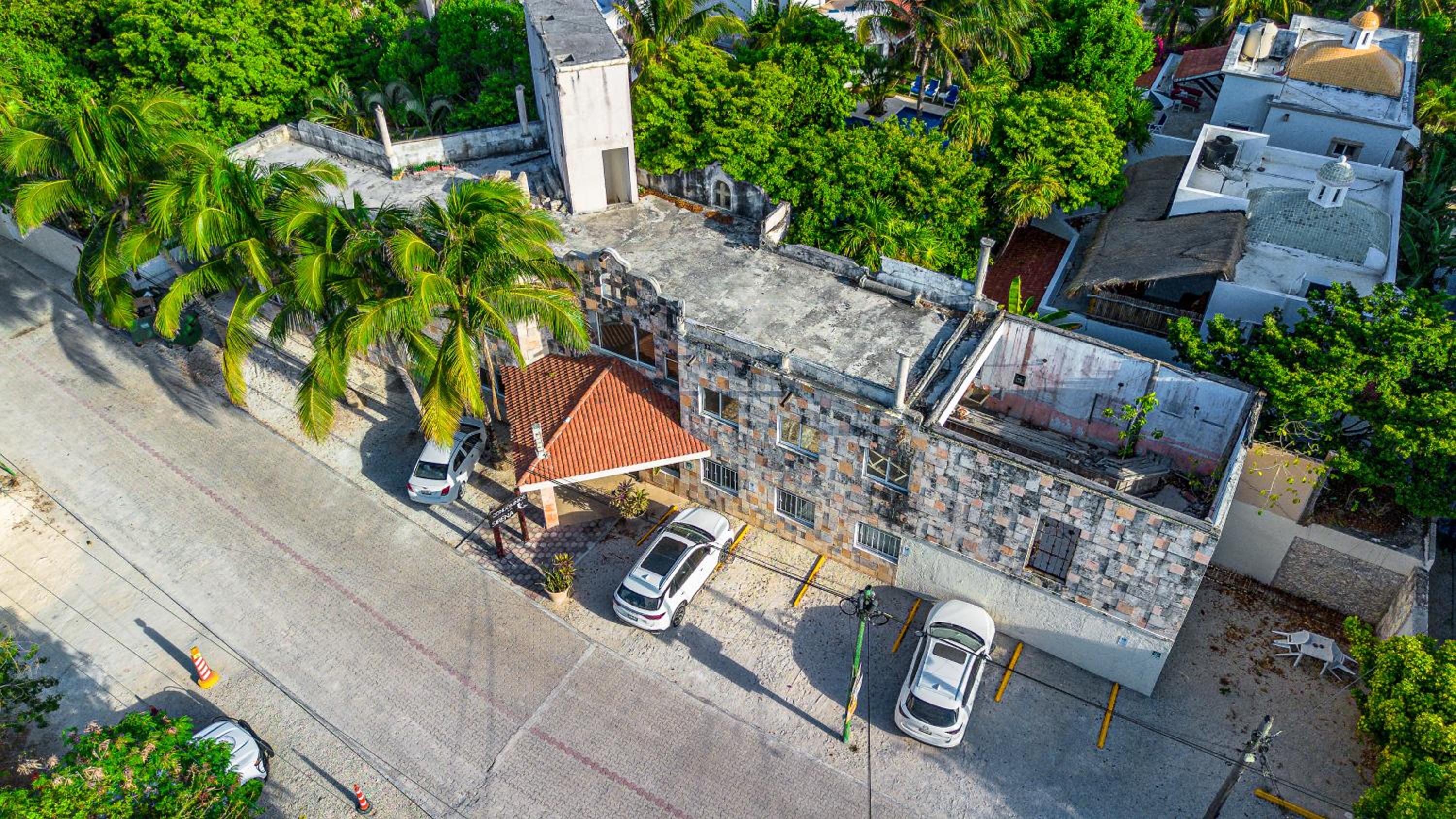 Caribbean sea front 2 BR 2 BA - Ground Floor- Large Pool -Seaweed-Free Beach view 4