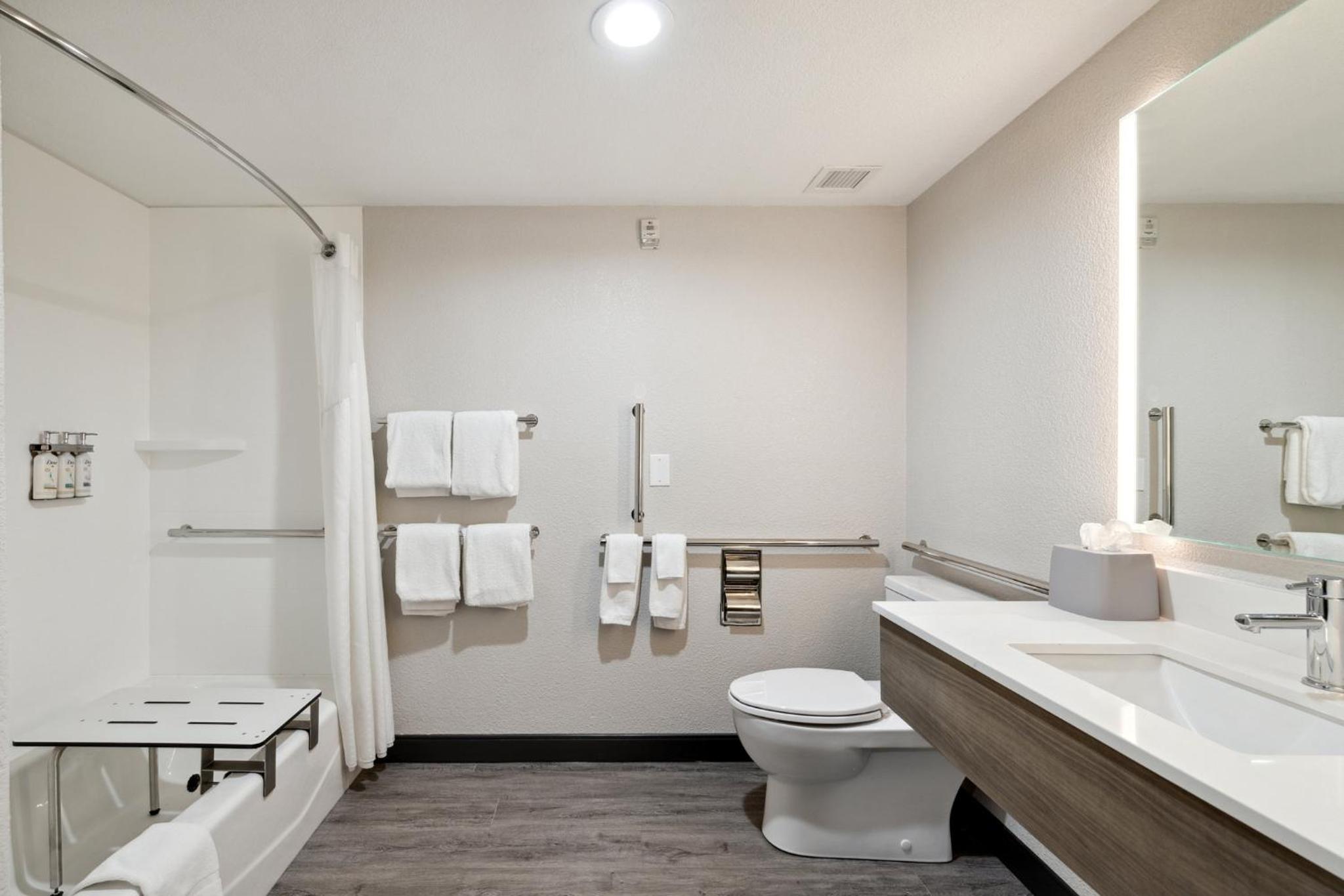 Vacaville Vacations - Holiday Inn Express Hotel  Suites Vacaville, an IHG Hotel - Property Image 1