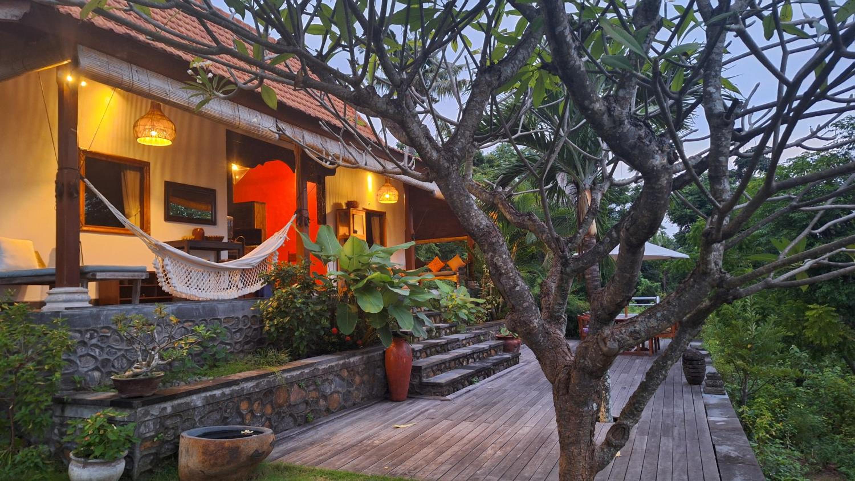 Frangipani Inn & Restaurant