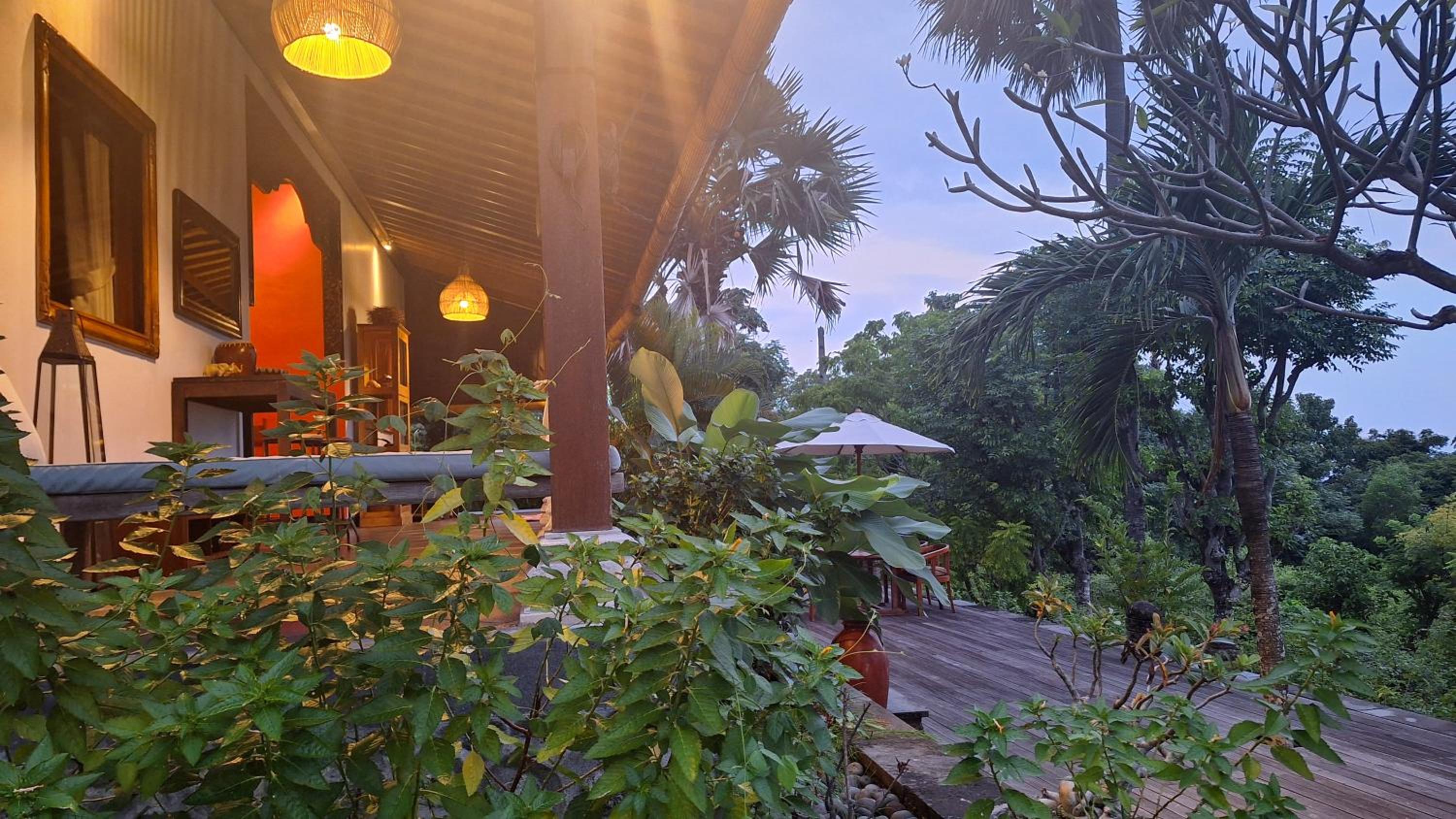 Frangipani Inn & Restaurant
