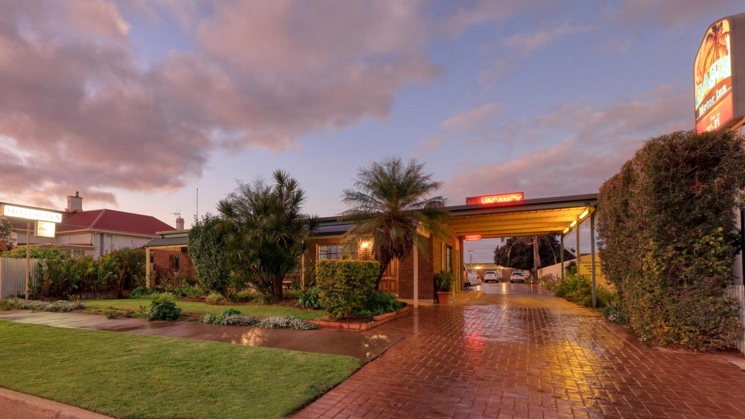 Oasis Motor Inn view 2