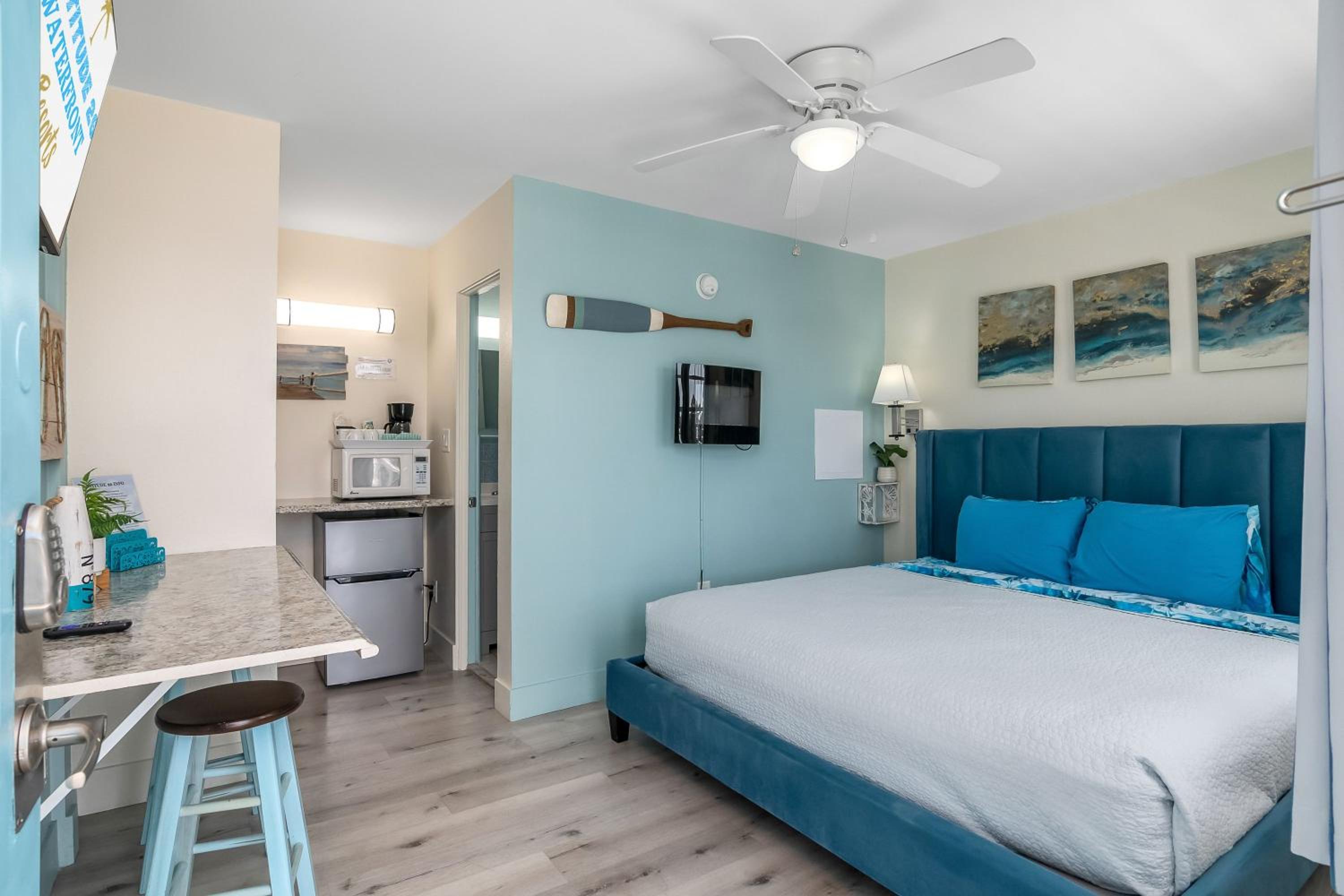 Latitude 26 Waterfront Boutique Resort - Fort Myers Beach