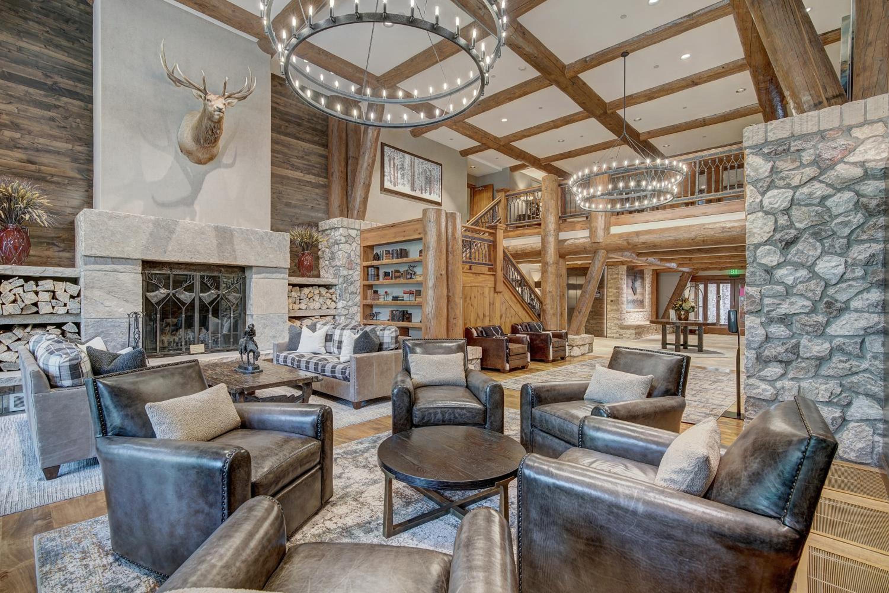 Spacious studio condo with lift view at Elkhorn Lodge