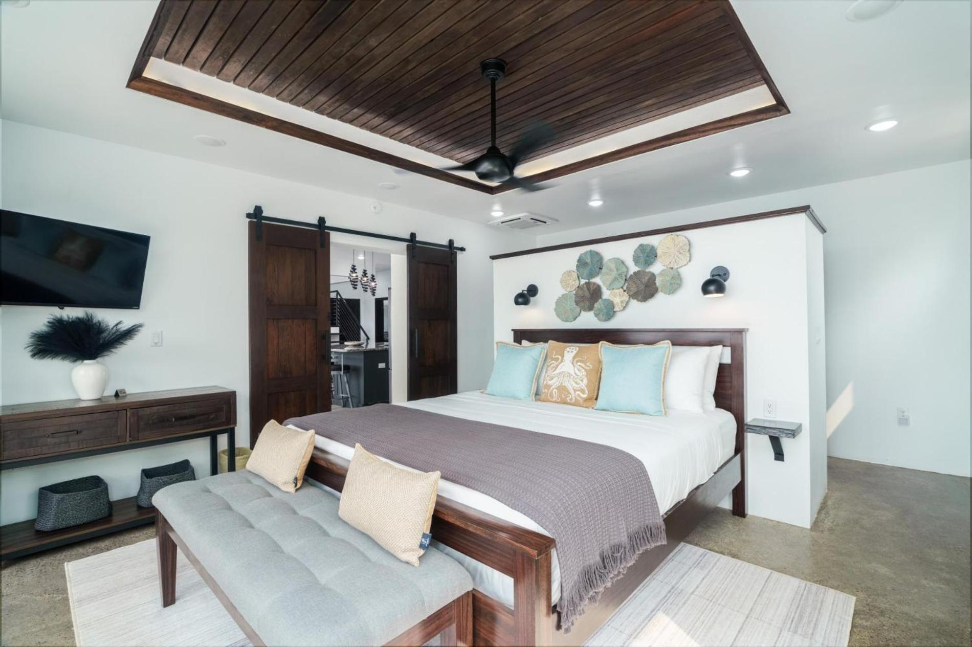 Spacious 4-Bed Villa in Placencia Village w Pool