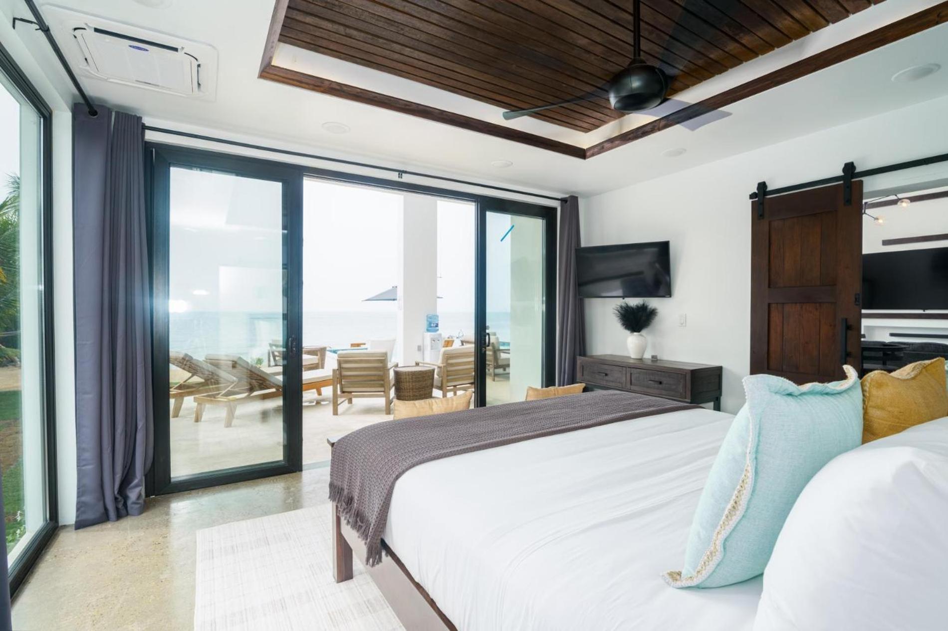 Spacious 4-Bed Villa in Placencia Village w Pool