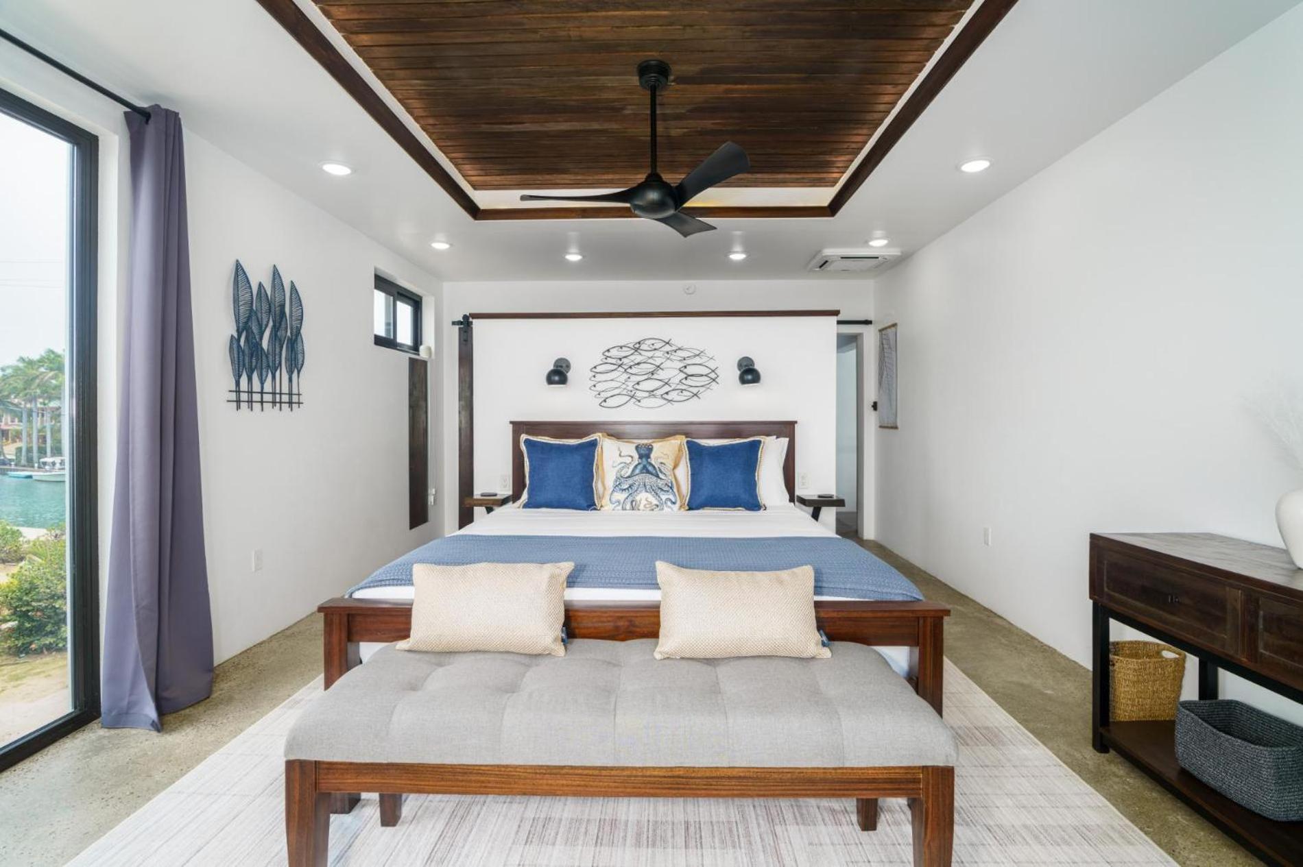 Spacious 4-Bed Villa in Placencia Village w Pool