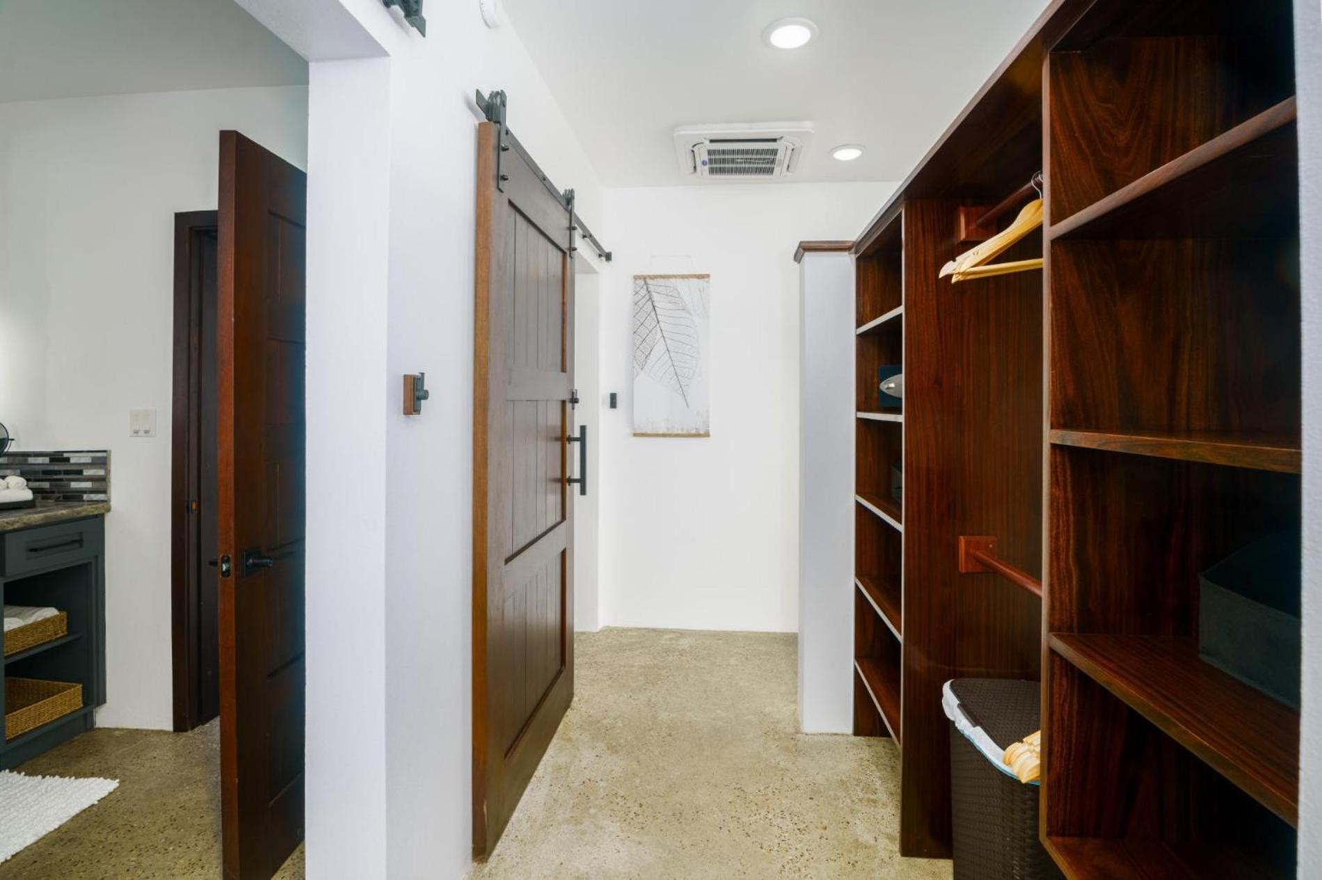 Spacious 4-Bed Villa in Placencia Village w Pool