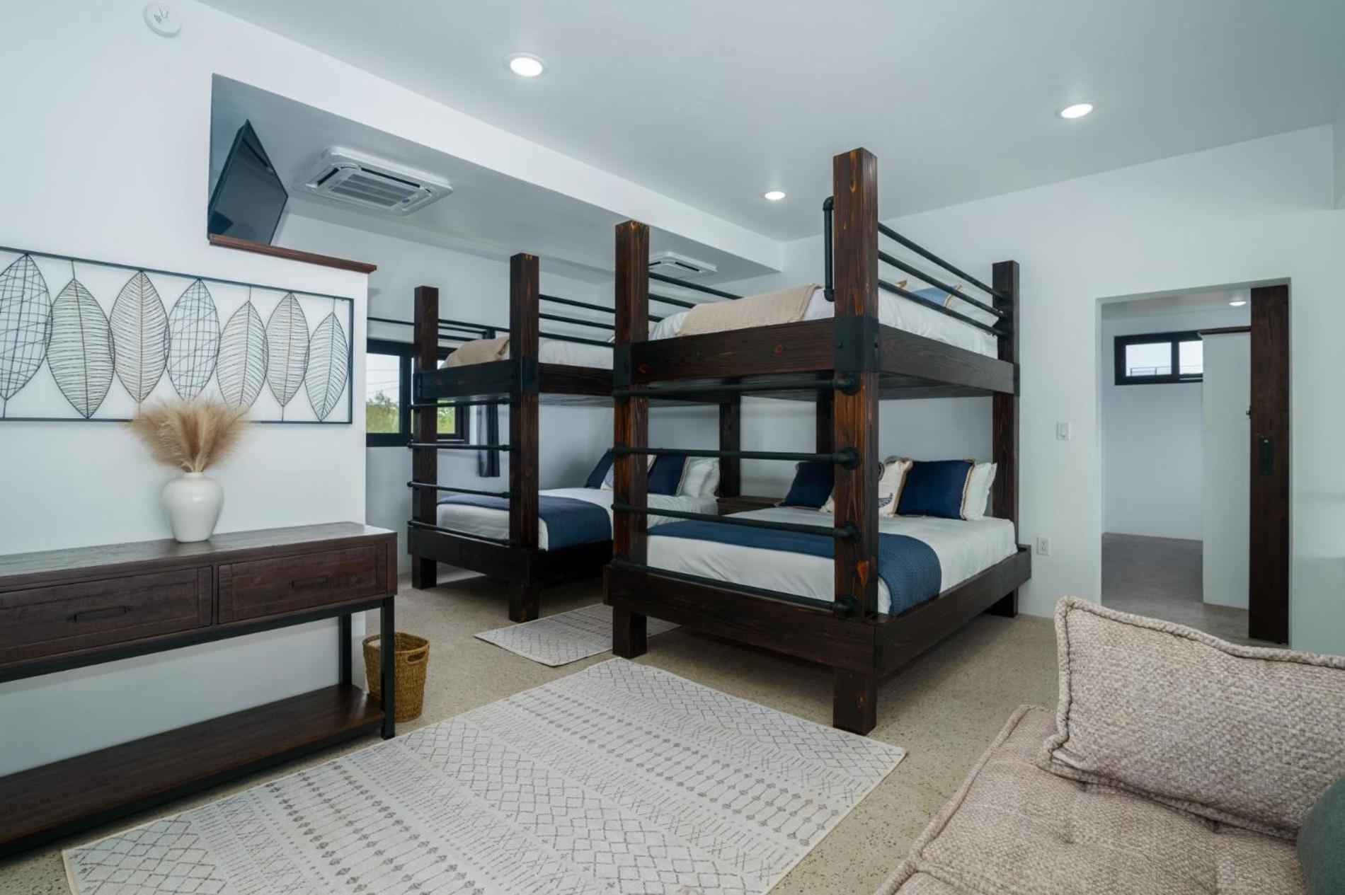 Spacious 4-Bed Villa in Placencia Village w Pool