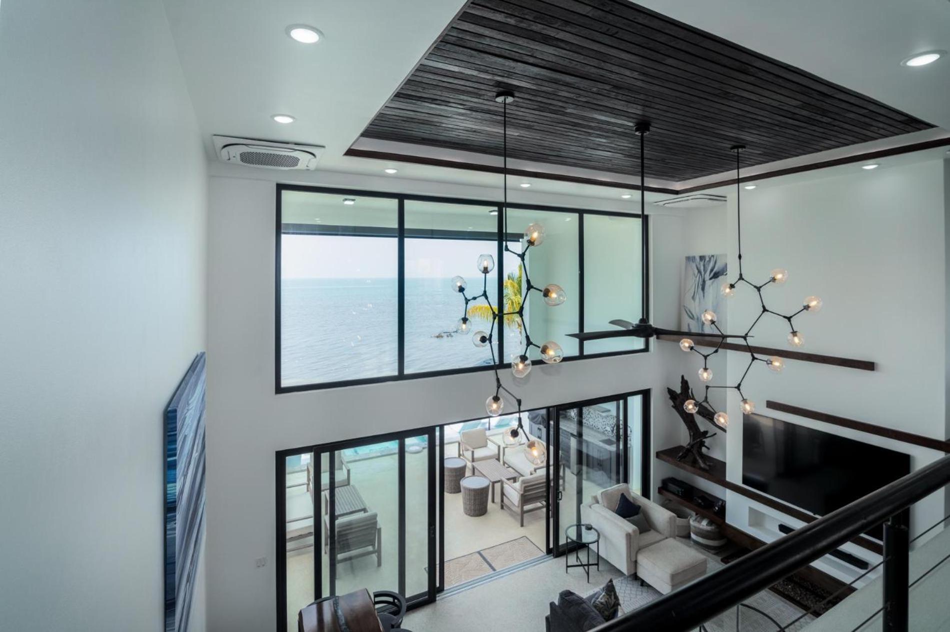 Spacious 4-Bed Villa in Placencia Village w Pool