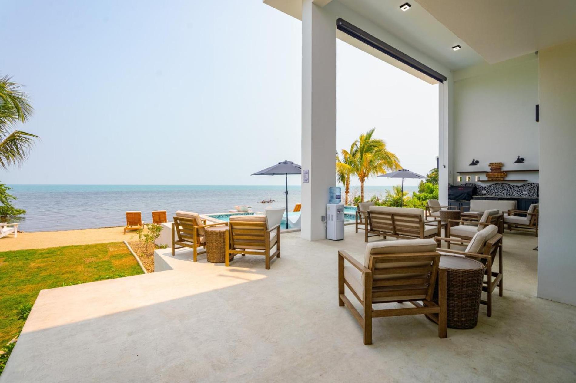 Spacious 4-Bed Villa in Placencia Village w Pool