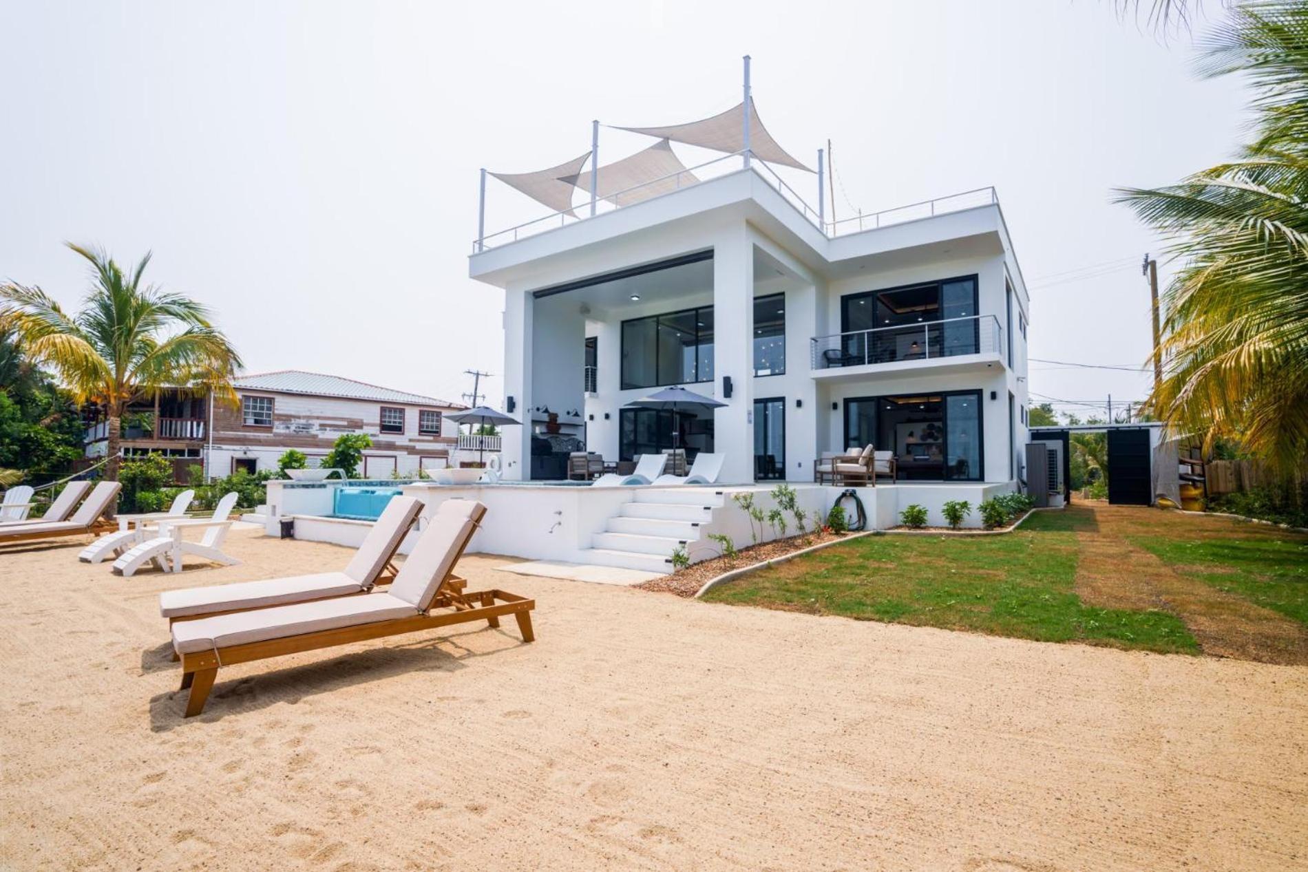 Spacious 4-Bed Villa in Placencia Village w Pool