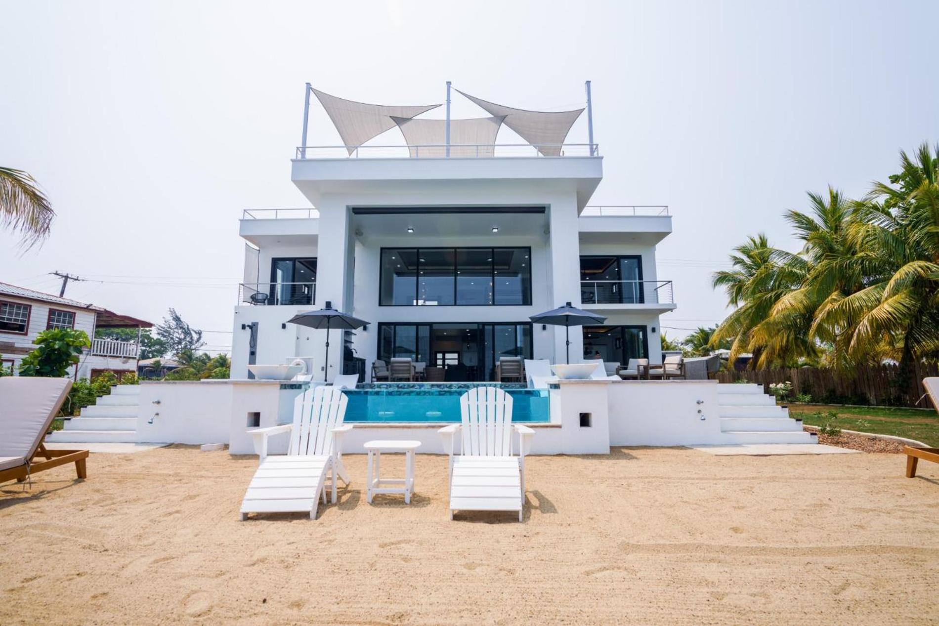Spacious 4-Bed Villa in Placencia Village w Pool