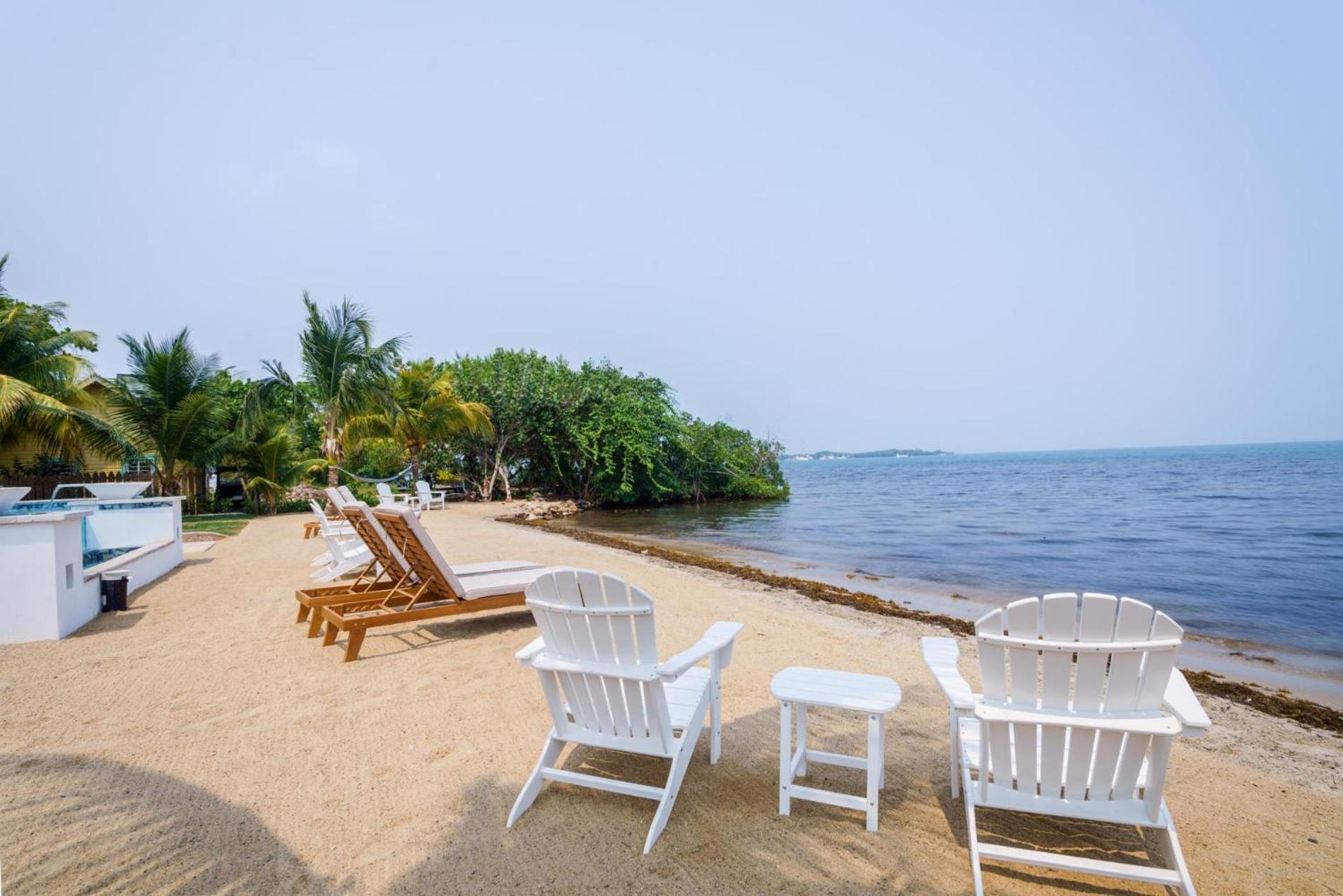 Spacious 4-Bed Villa in Placencia Village w Pool