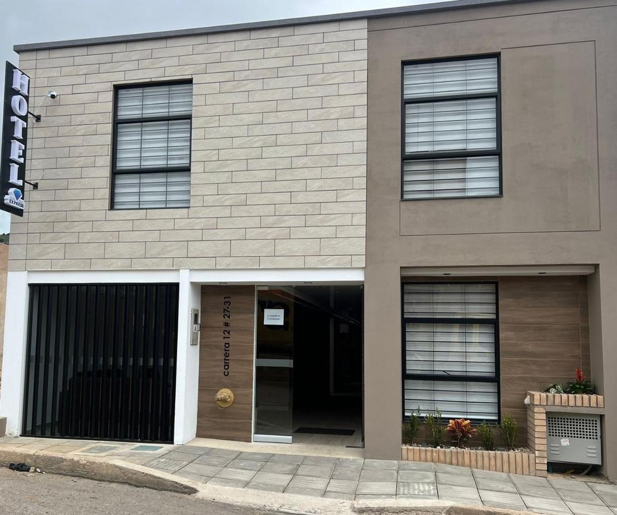 Hotel Zafiro Express - Image 1