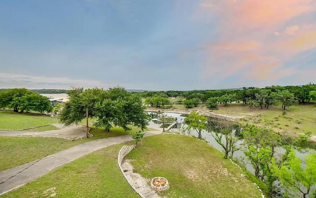 Lago Luxe Lake House - Sleeps 13 - Unbelievable Sunset Views view 3