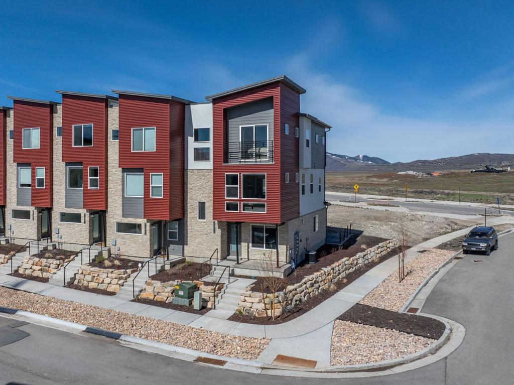 Silver Creek Townhome with Hot Tub l Poppy by Stay view 4