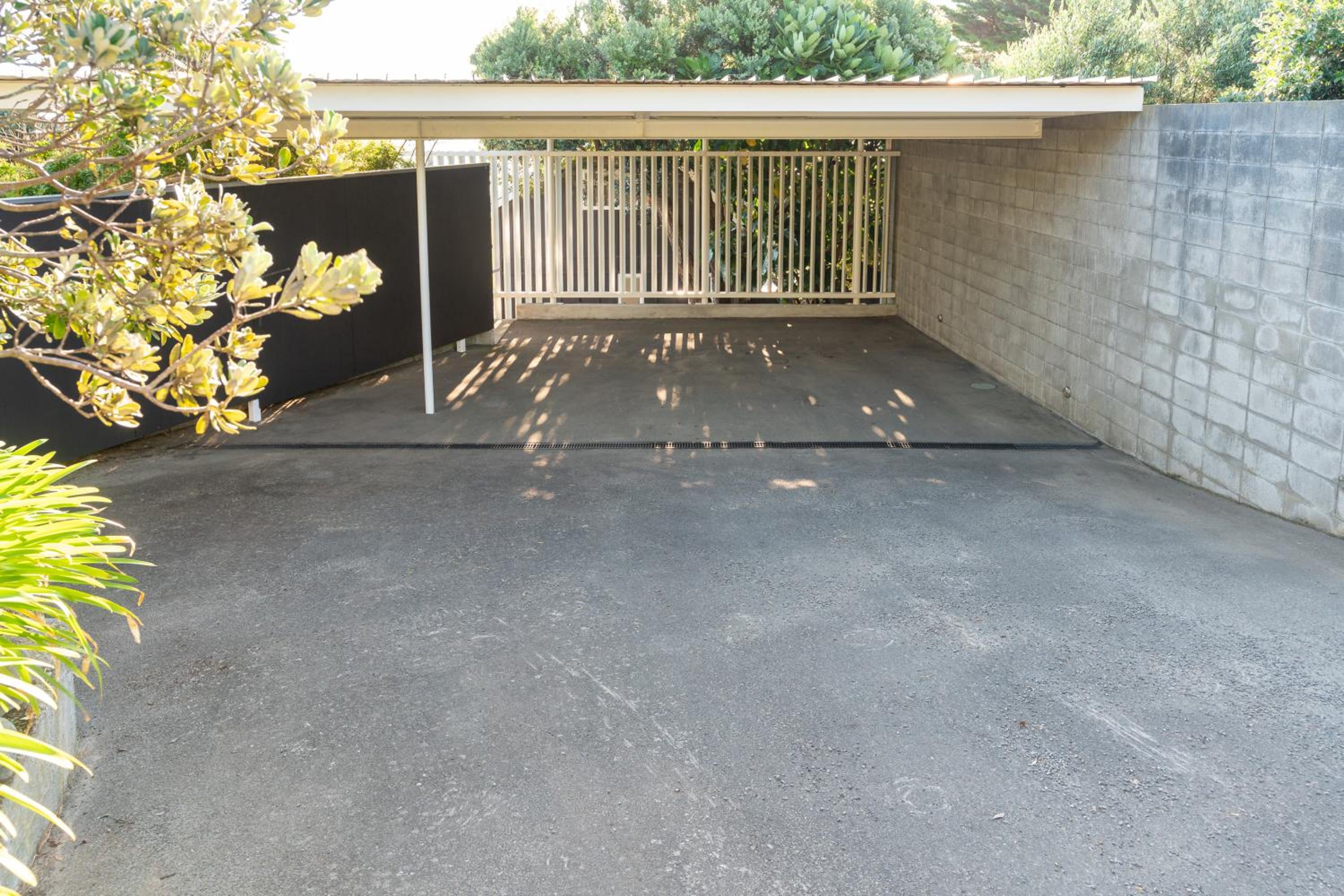 Luxurious Kiwiana Raumati Beachfront Home