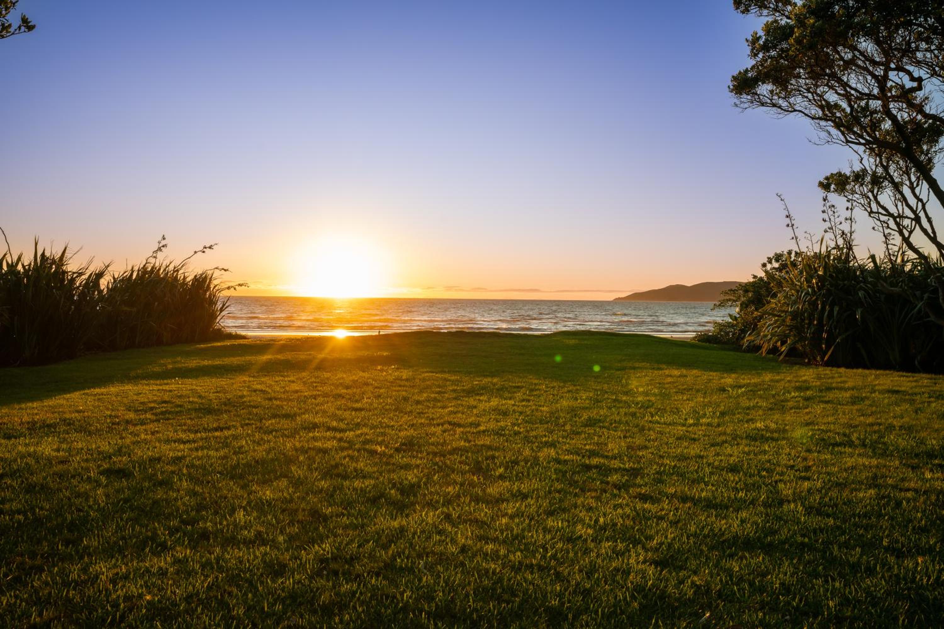 Luxurious Kiwiana Raumati Beachfront Home