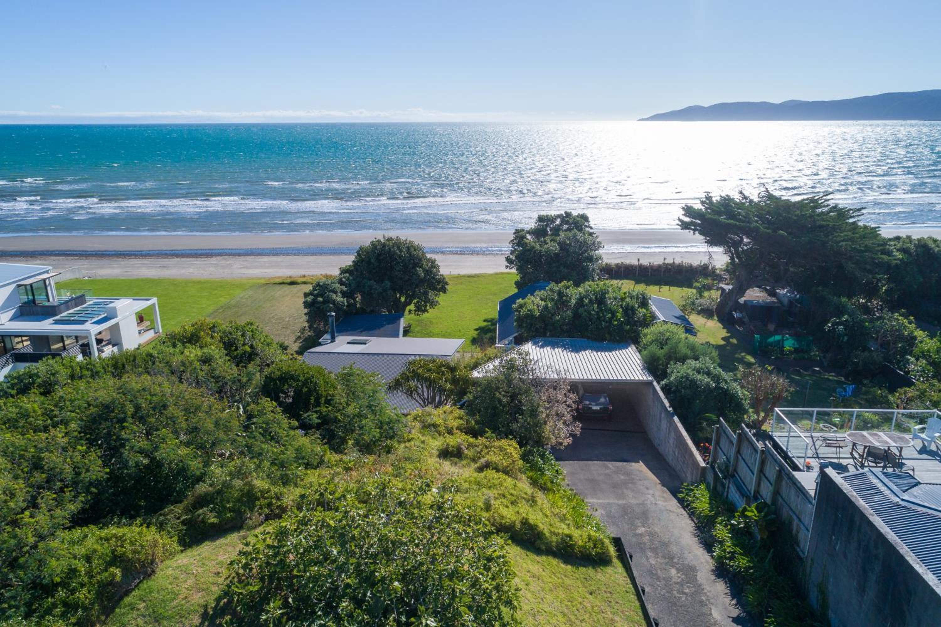 Luxurious Kiwiana Raumati Beachfront Home