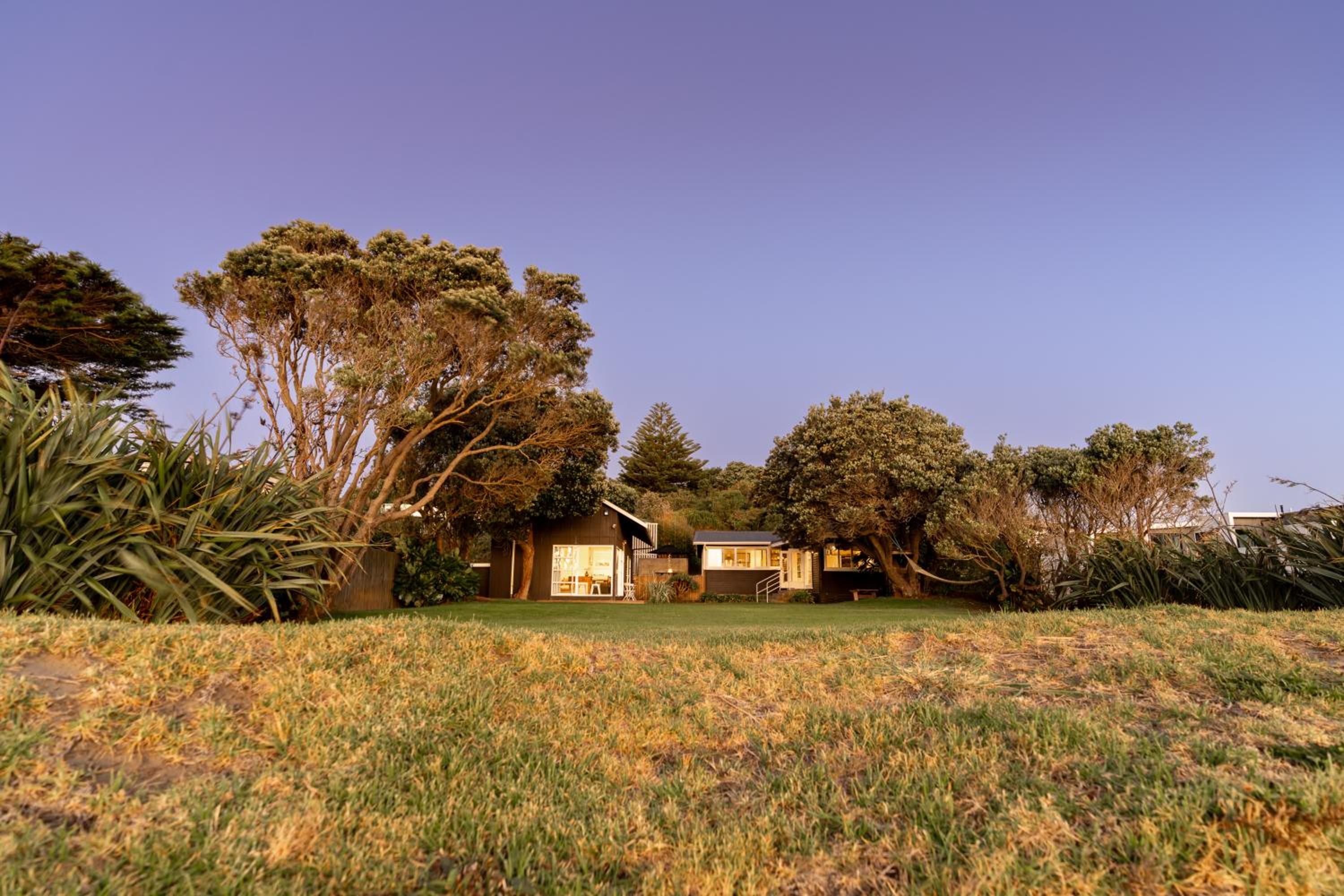 Luxurious Kiwiana Raumati Beachfront Home