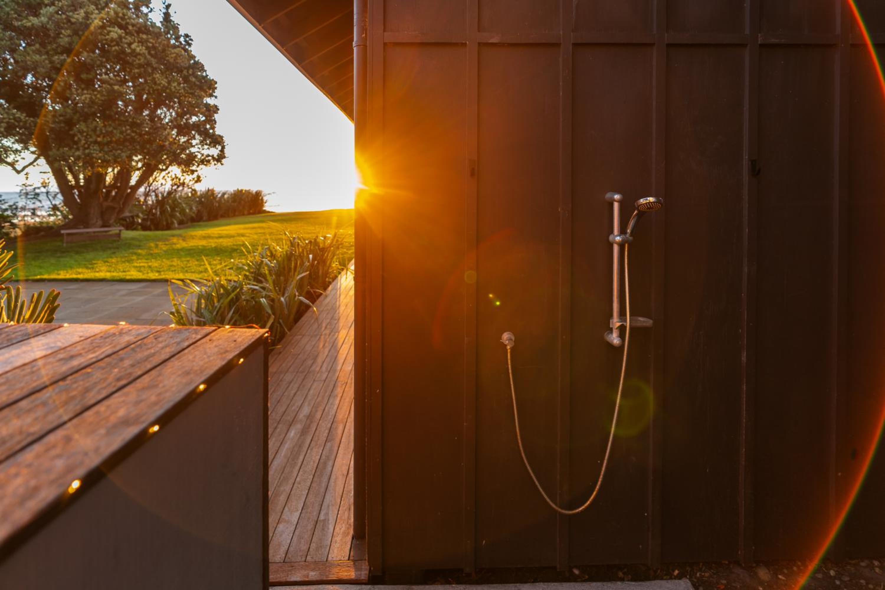 Luxurious Kiwiana Raumati Beachfront Home