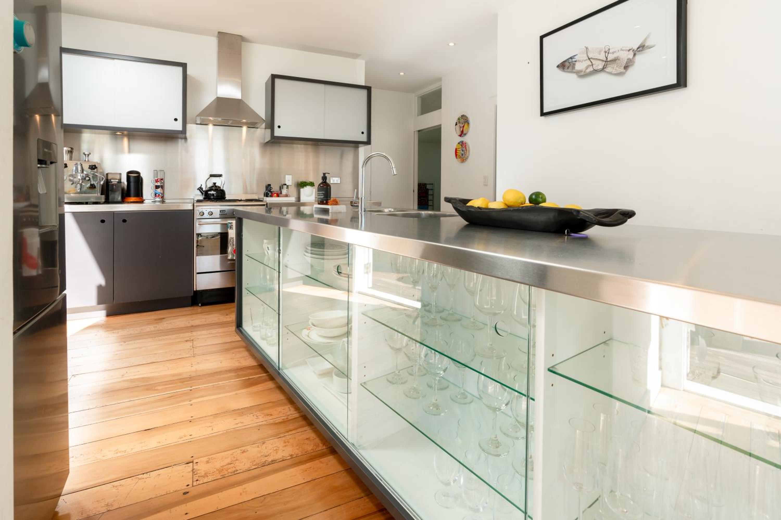 Luxurious Kiwiana Raumati Beachfront Home