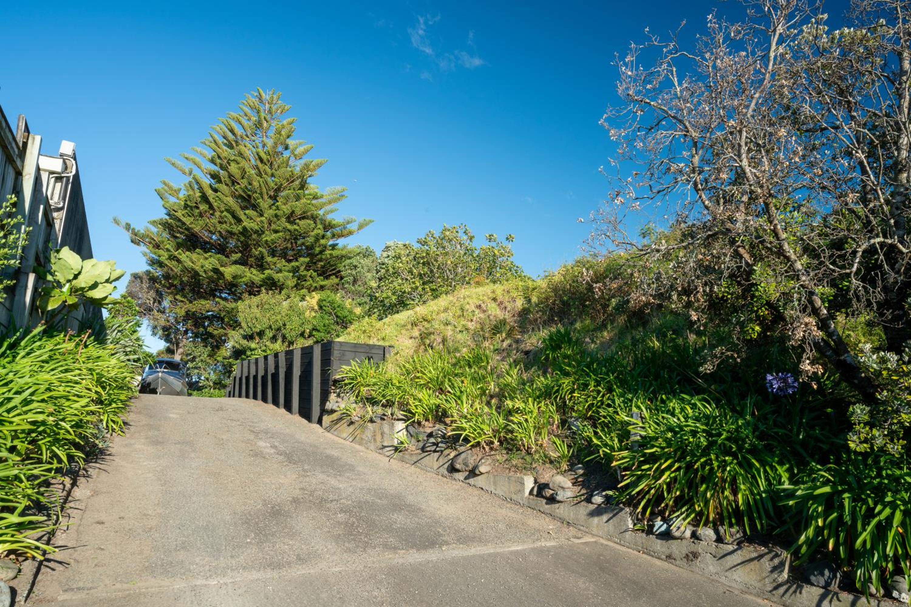 Luxurious Kiwiana Raumati Beachfront Home