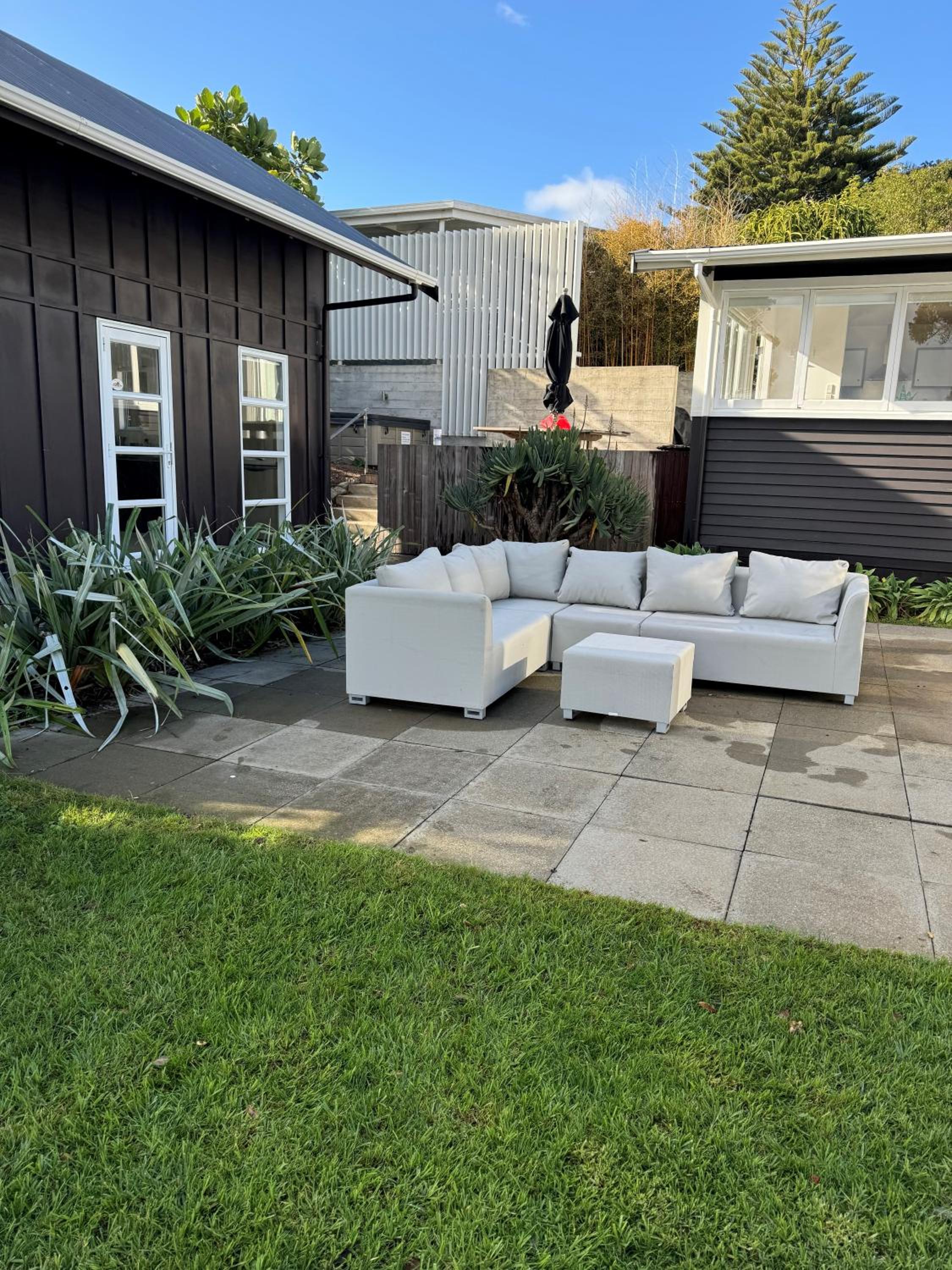 Luxurious Kiwiana Raumati Beachfront Home