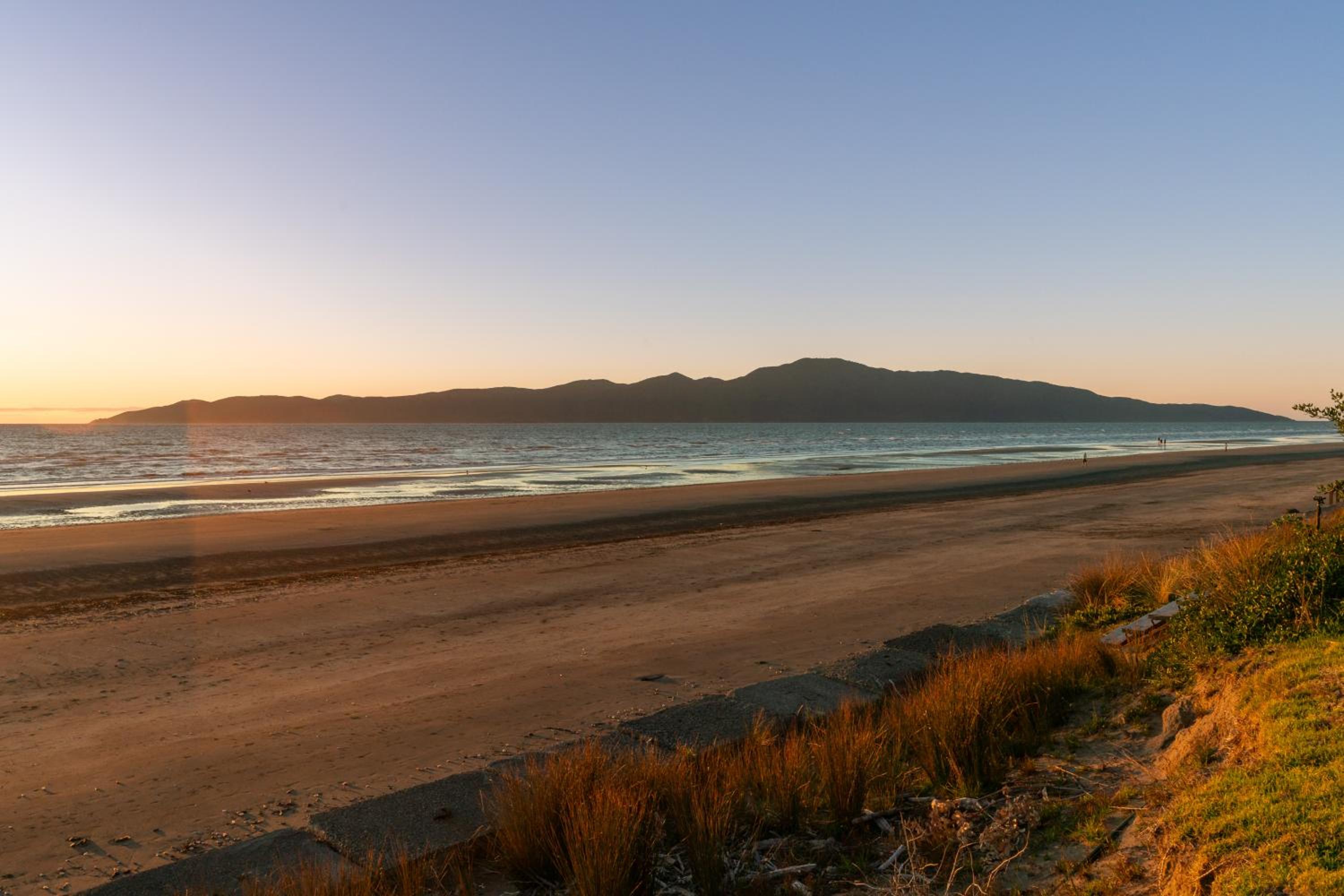 Luxurious Kiwiana Raumati Beachfront Home