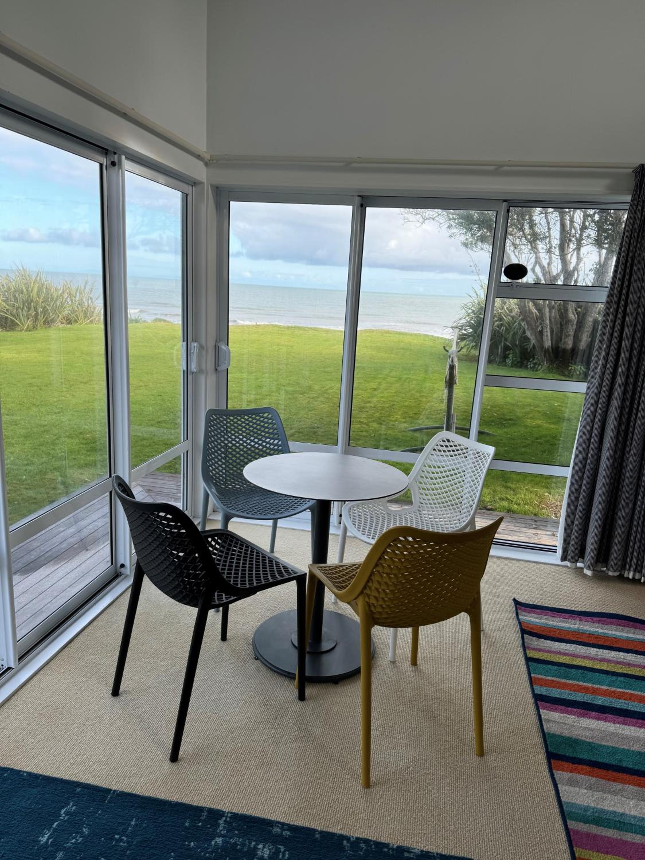 Luxurious Kiwiana Raumati Beachfront Home