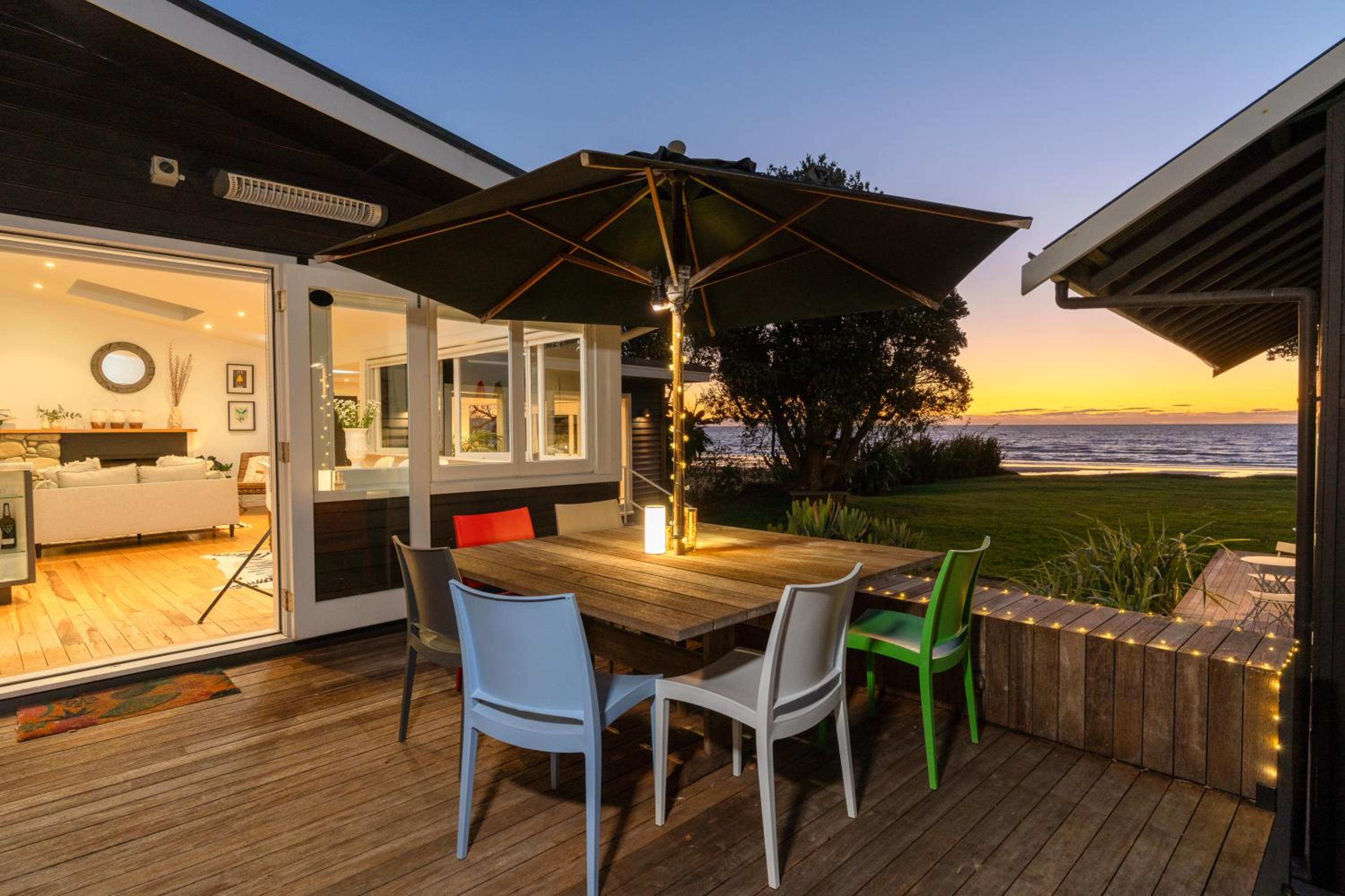 Luxurious Kiwiana Raumati Beachfront Home