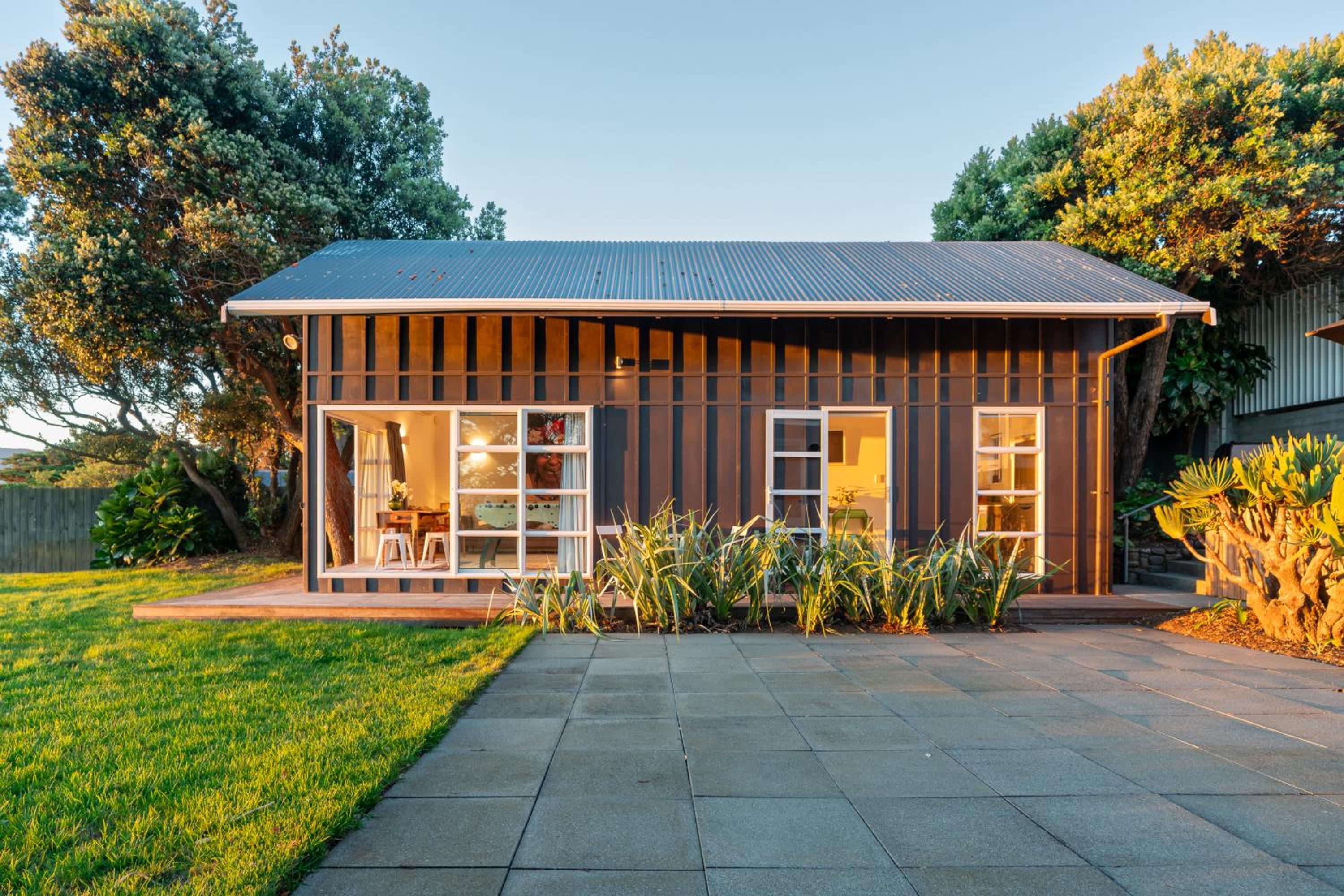 Luxurious Kiwiana Raumati Beachfront Home