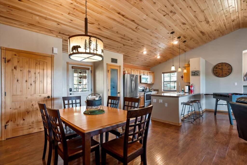 Cabin with Wild Horses, Fireplace, Dog Friendly & StarLink view 4