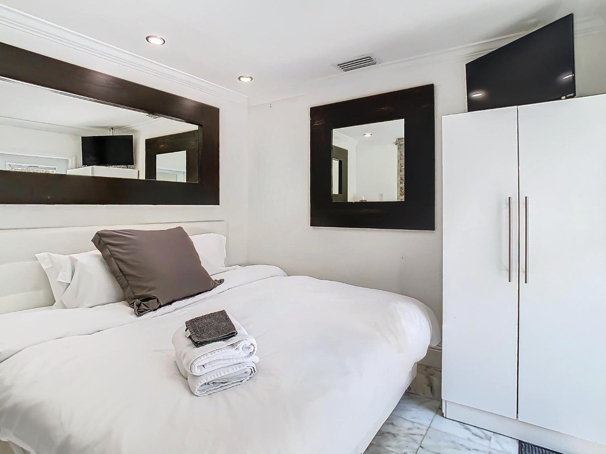 6BR 4BA TampaGolfVilla by AmericanVacationLiving