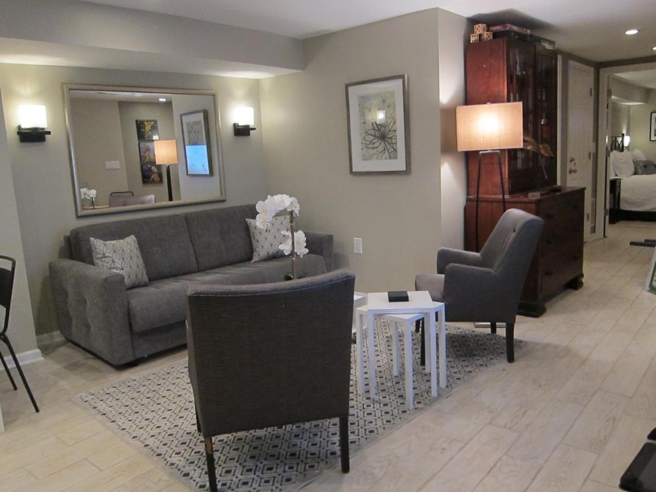 Stylish Renovated Flat, Central, Walk to DC Sights view 3