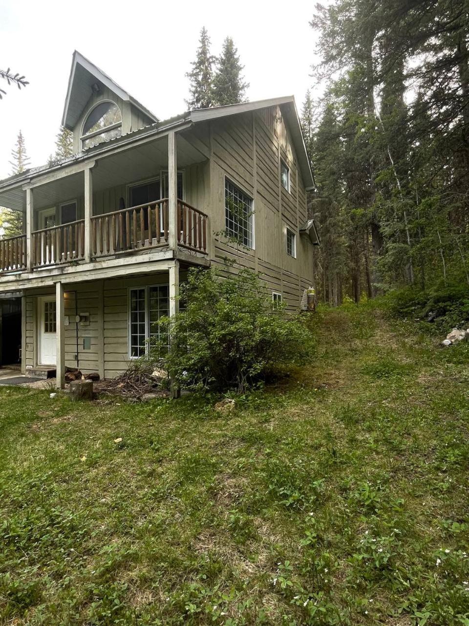 Rustic Executive Cabin at Beaverfoot