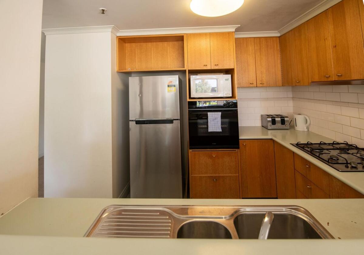 Large Bright 4 Bdrm Southbank apt