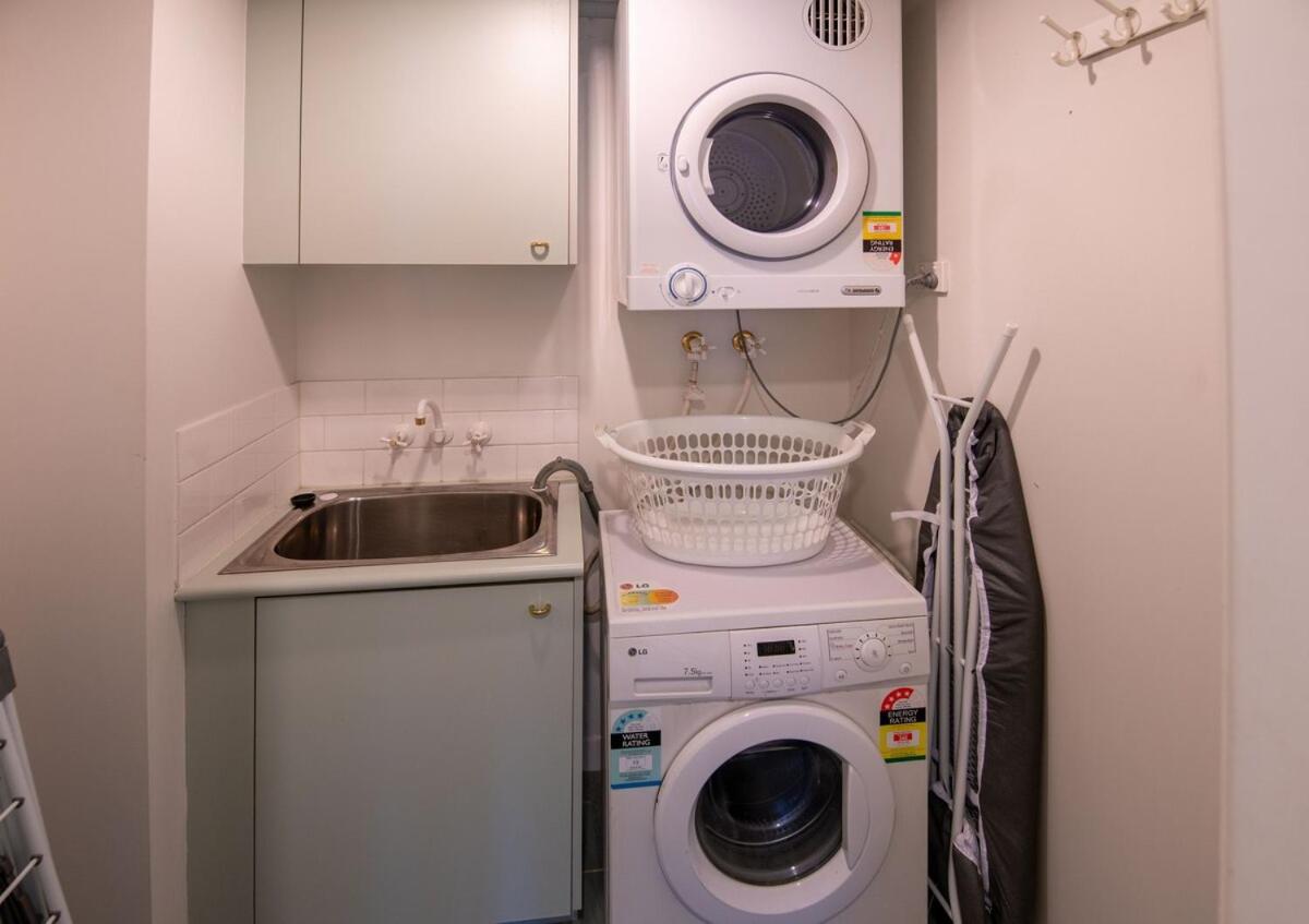 Large Bright 4 Bdrm Southbank apt