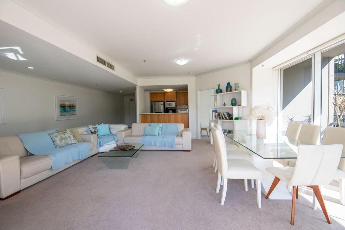 Large Bright 4 Bdrm Southbank apt